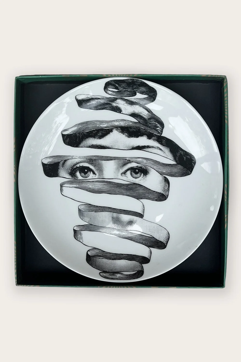 Fornasetti-plate-3.jpg
