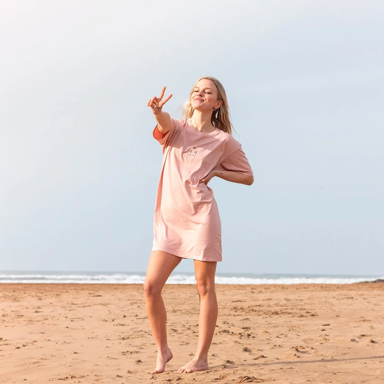 Clean-Tshirt-dress-Rose-beach-2.jpg