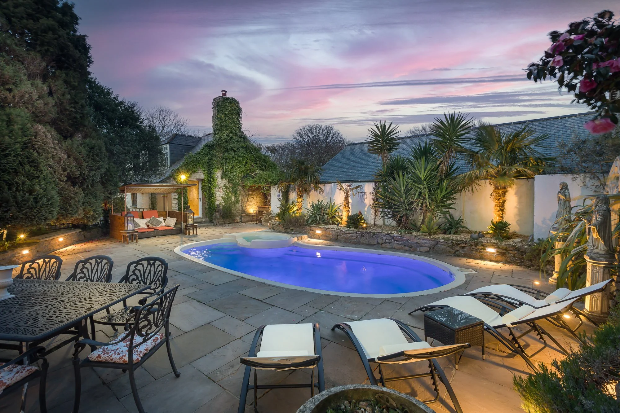 exterior twilight 2.jpg