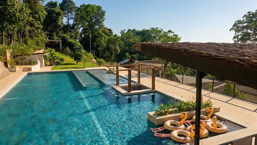 spacious-outdoor-pool.jpg