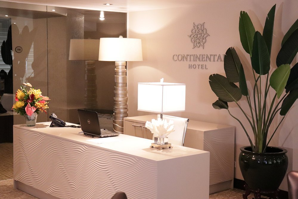 club-level-lounge.jpg