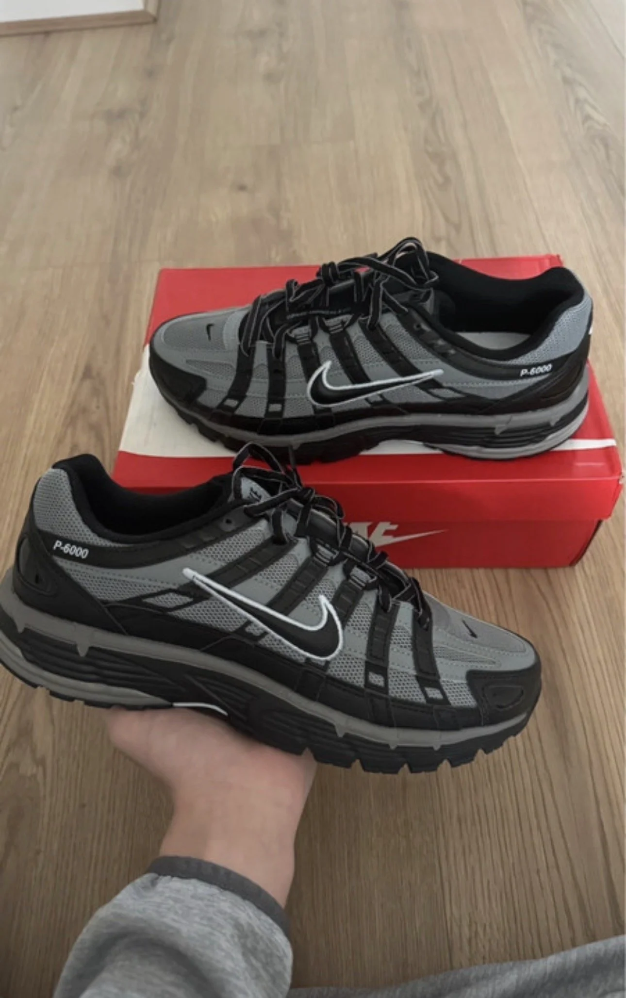 Random Nike p-6000