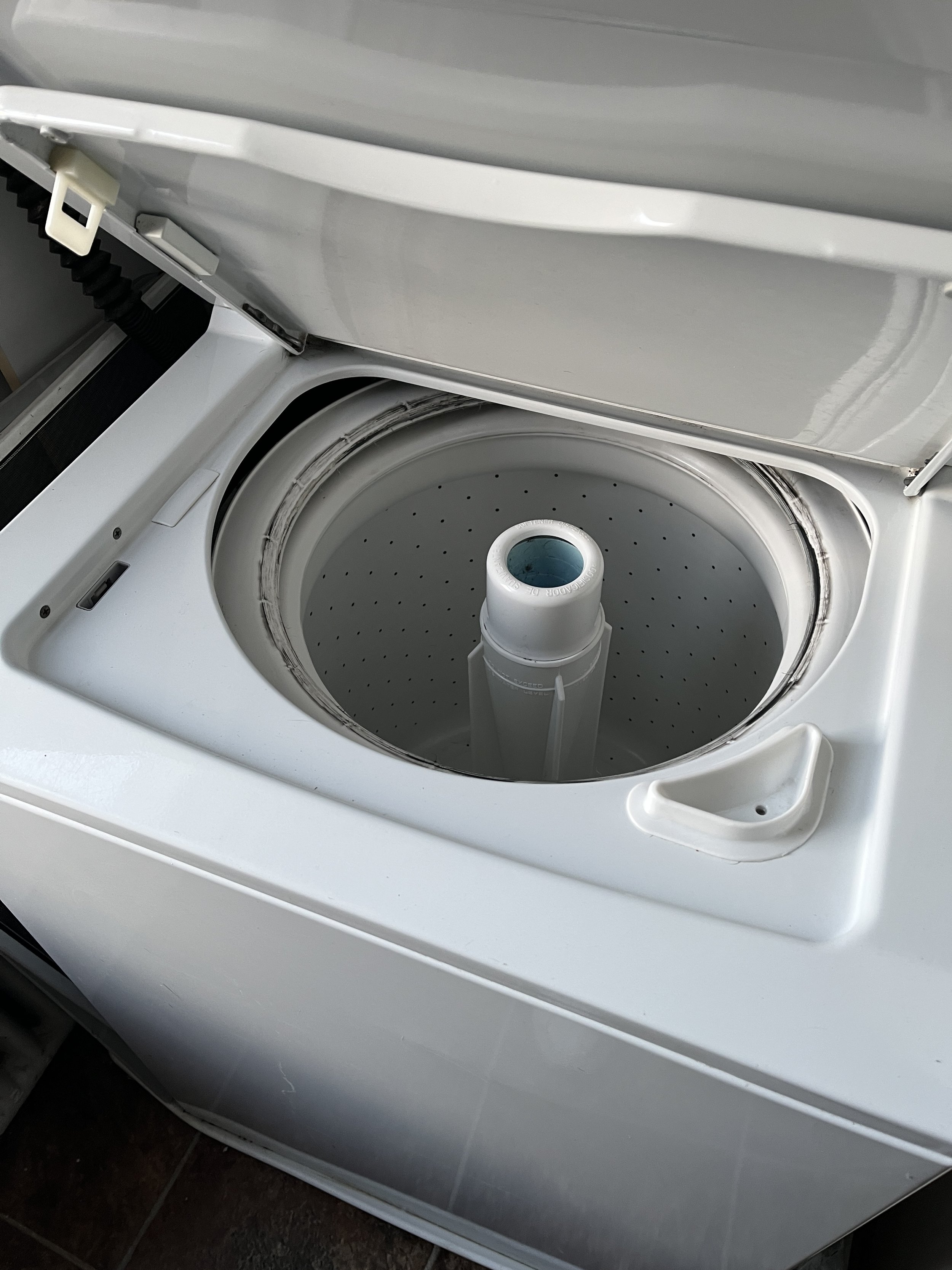 Washing machines are fully detailed and a specialty product used in the drum to thouroughly disinfect, degreasge and deodorize.