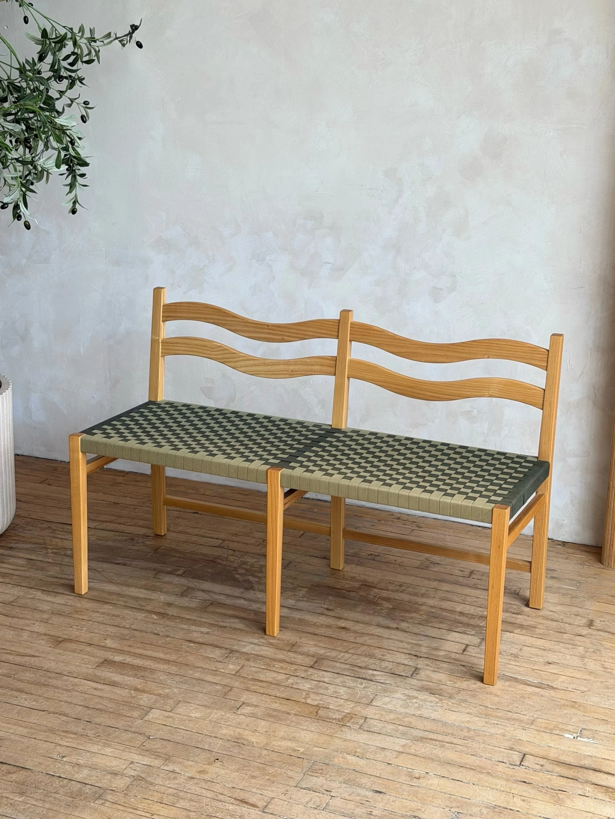   Eddy   
Bench