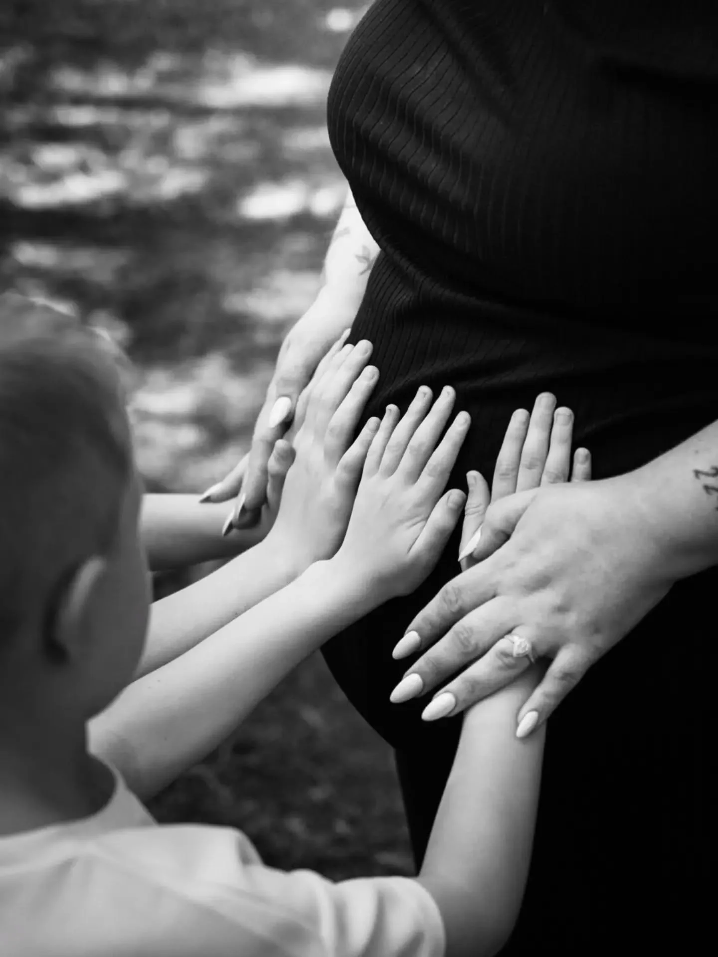 Oh how I loved this shoot, framed as a family photo session, we managed to capture a surprise maternity shoot without the kids having a clue!

Thank you again @meg_coughlan for reaching out with the idea, absolutely honoured to have been able to do t