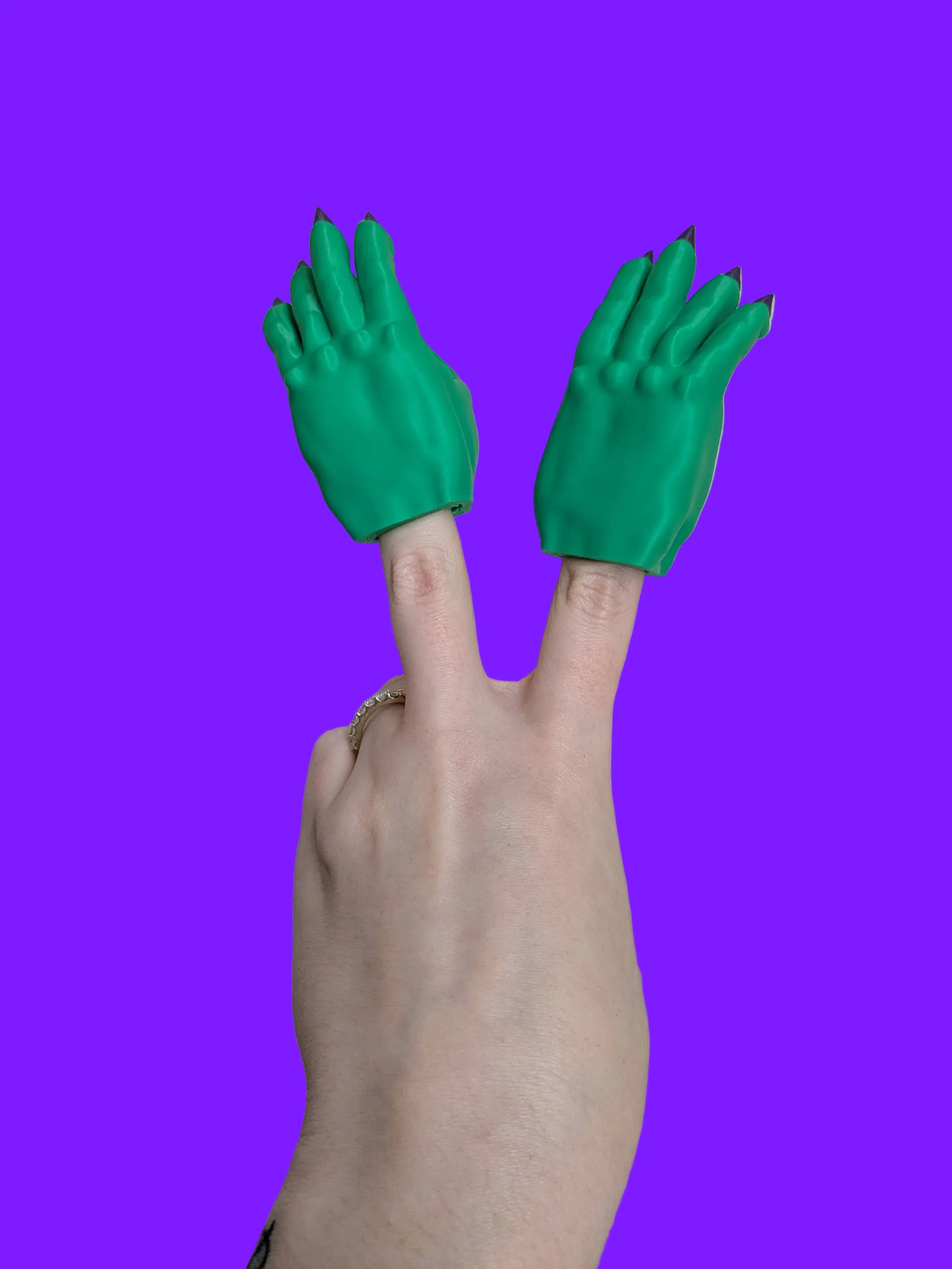 monster hand finger puppets, green back