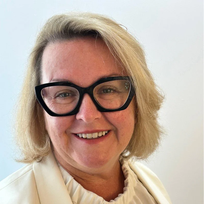 (Blond Hair glasses)