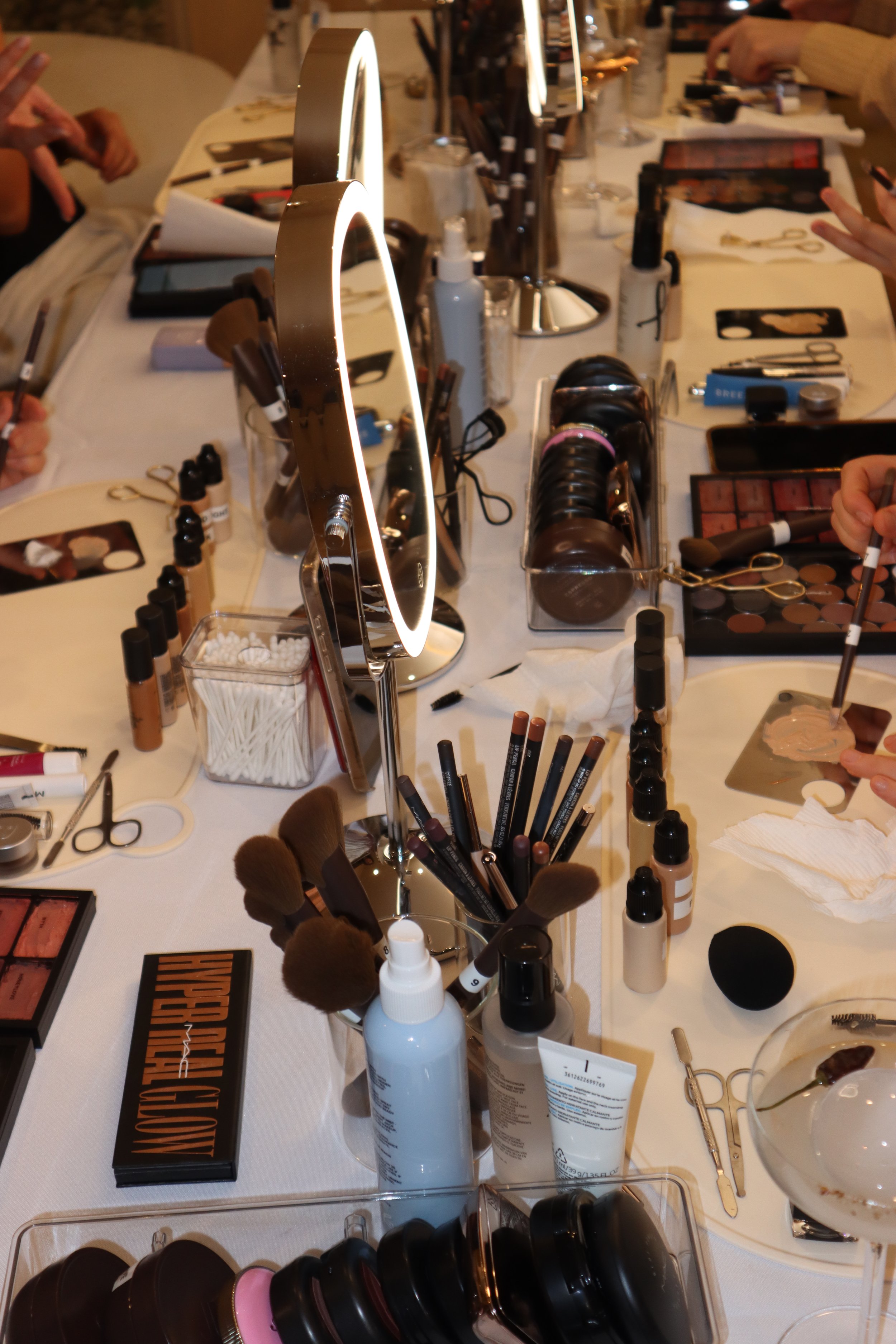 Expert brow shaping, tinting and makeup services at Creme Collective. Your go-to beauty destination — plus education that fits your life. Book today.
