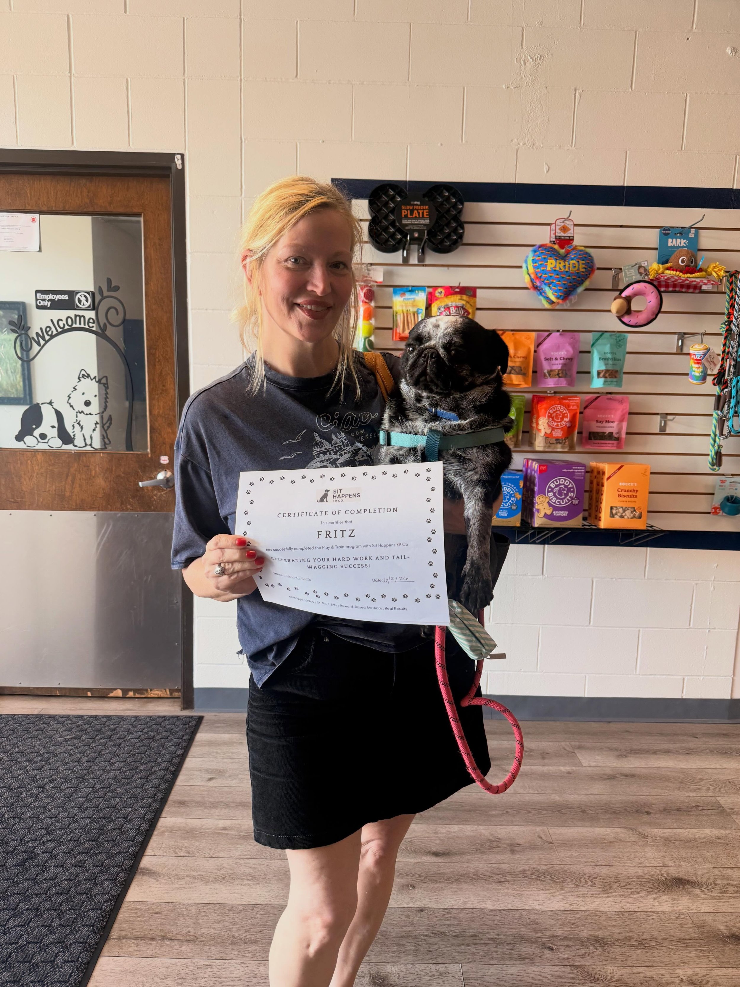 🎓 Play &amp; Train Graduate Fritz!

Fritz has officially completed his Play &amp; Train program! During his time in training, we worked on leash walking, recall, place, impulse control, door manners, and building reliability around distractions.

I 