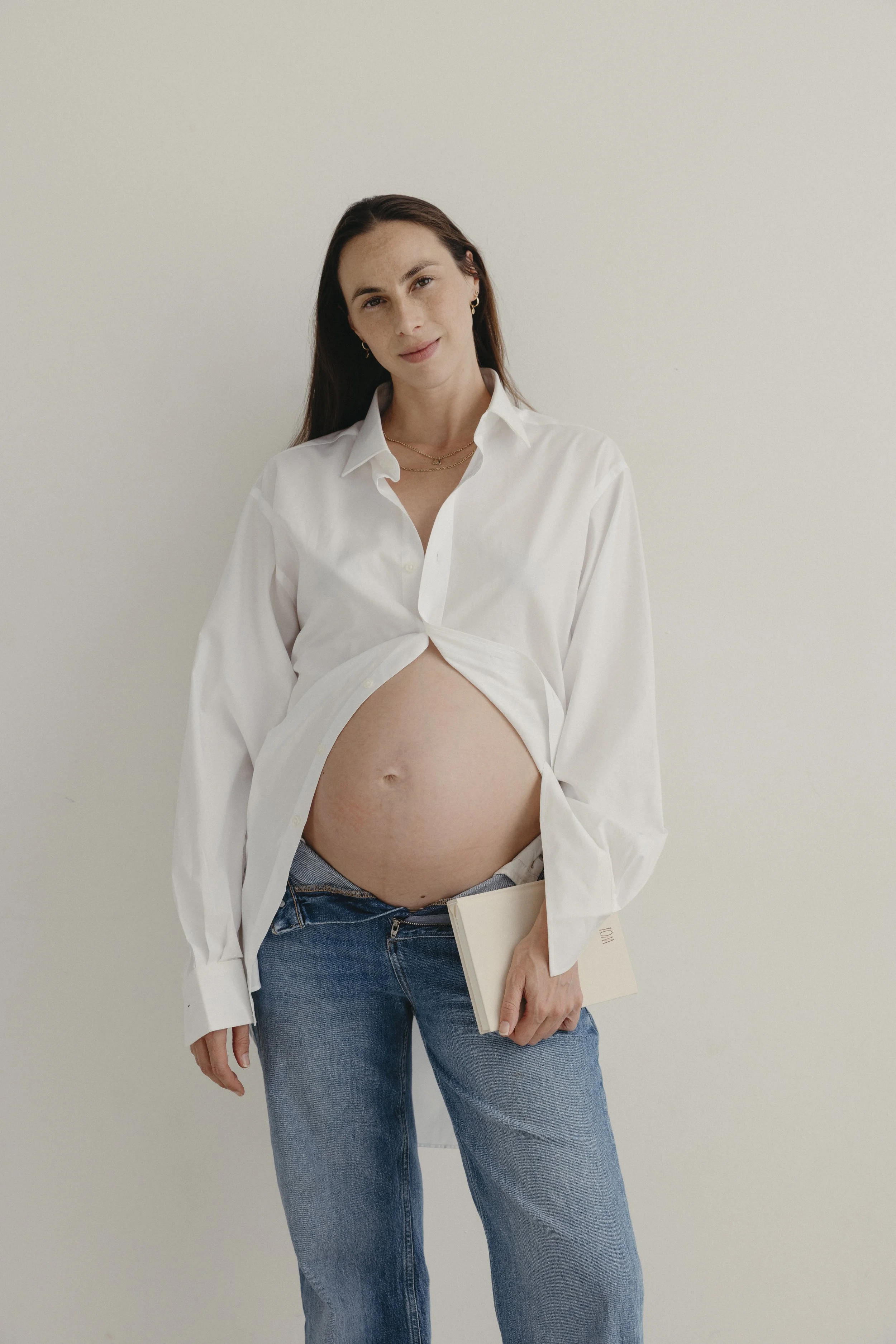 Pregnant photo of Tania Gnecchi, founder of Matrescence Diaries, Motherhood identity
