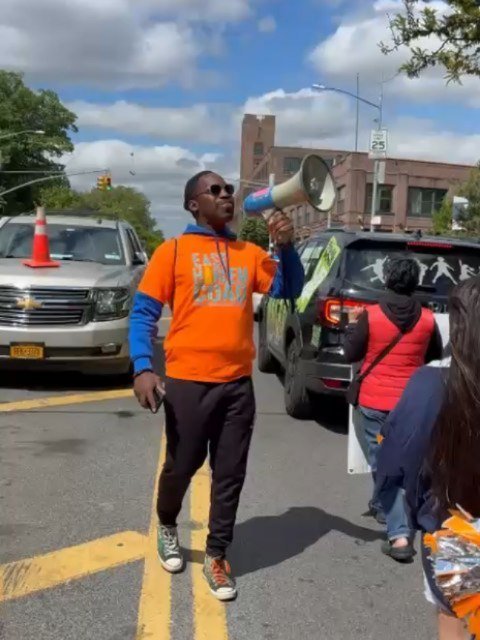 Thank you to our Hunts Point neighbors in the 41st Precinct Council for inviting me to join the chants against senseless gun violence. In memory of Kyhara Tay, hundreds of students, teachers, officers, and vendors took to the streets for a bold state