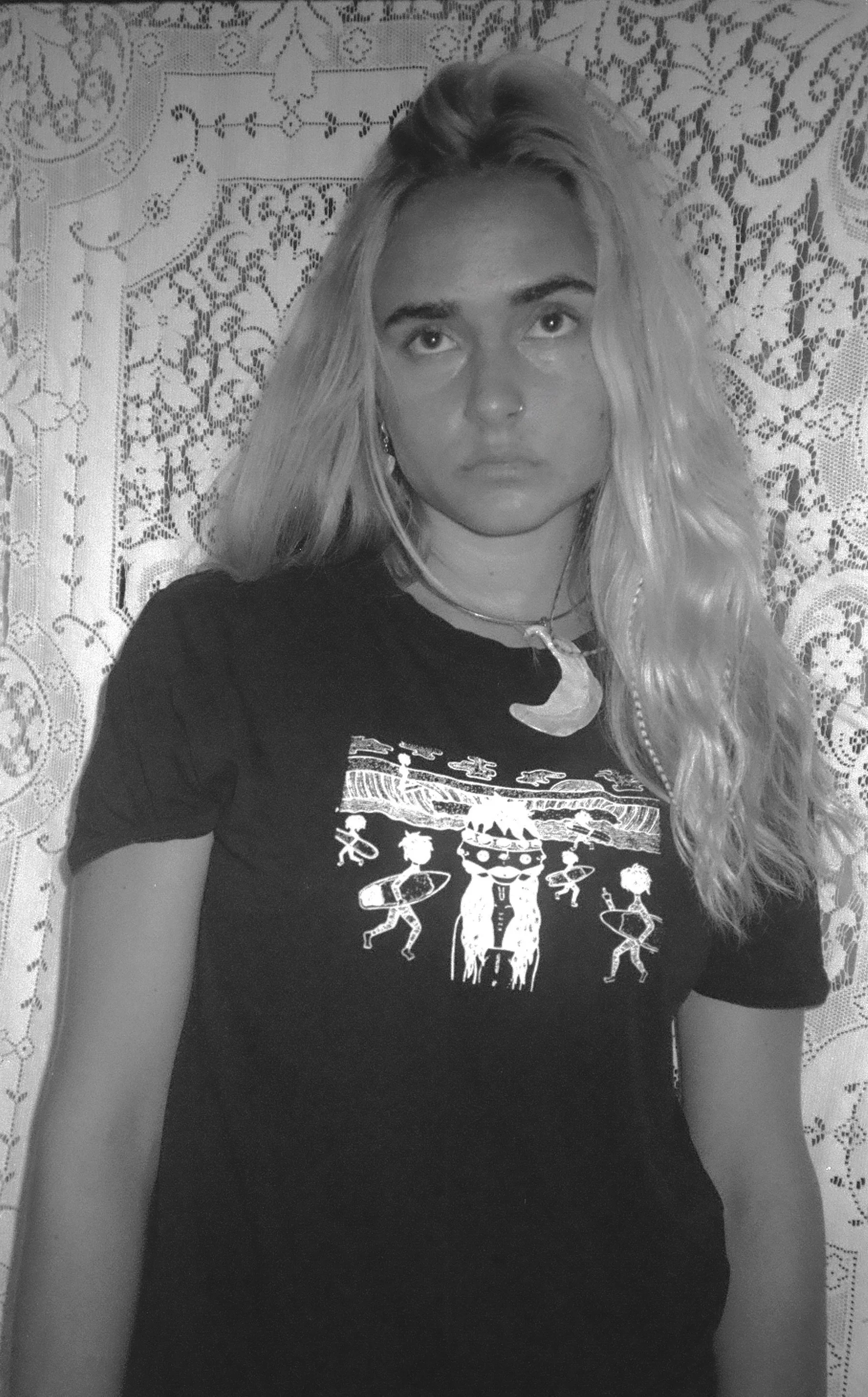 hometown head swivel tee