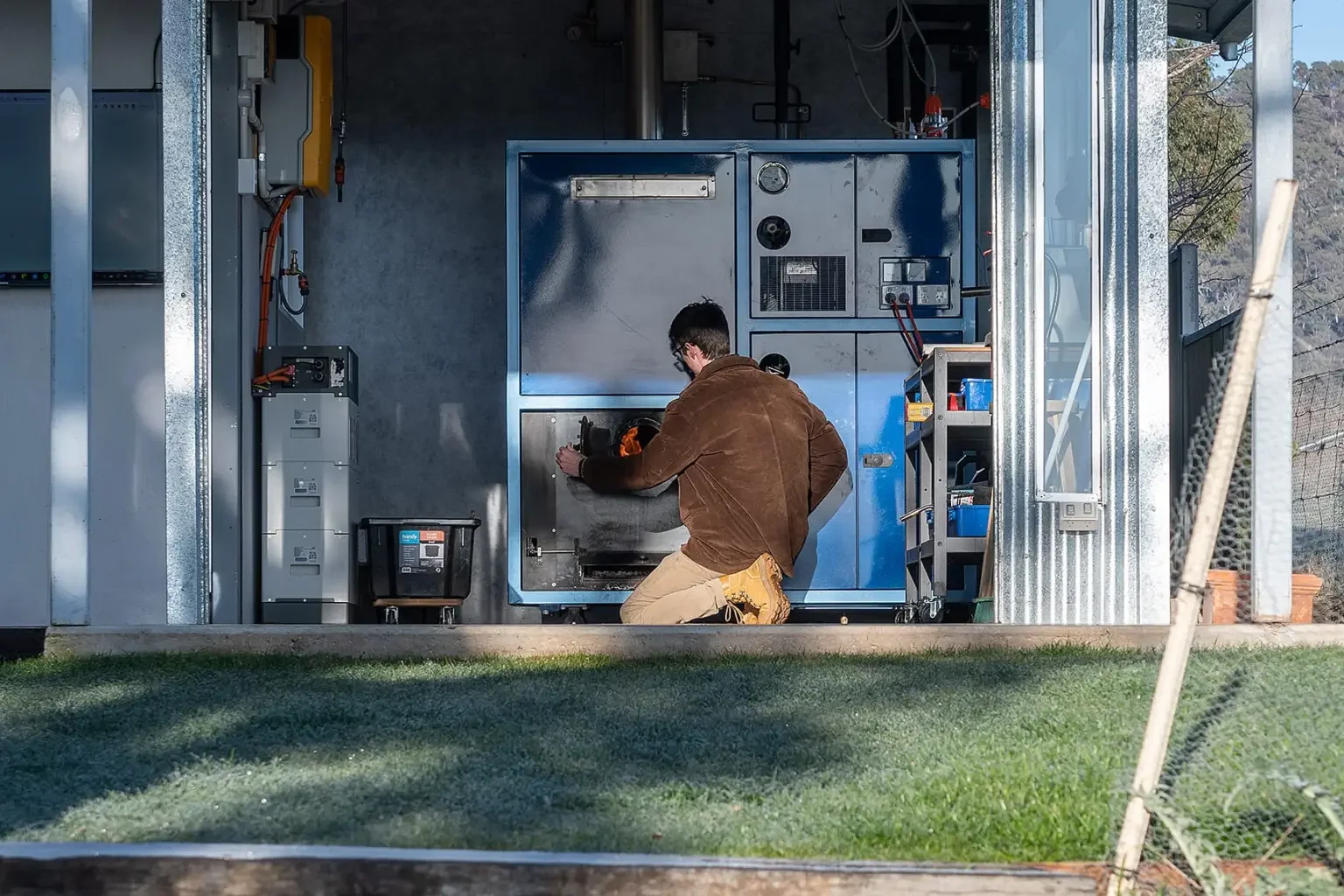 Hedley Nelson working on Uniflow Power's Cobber.