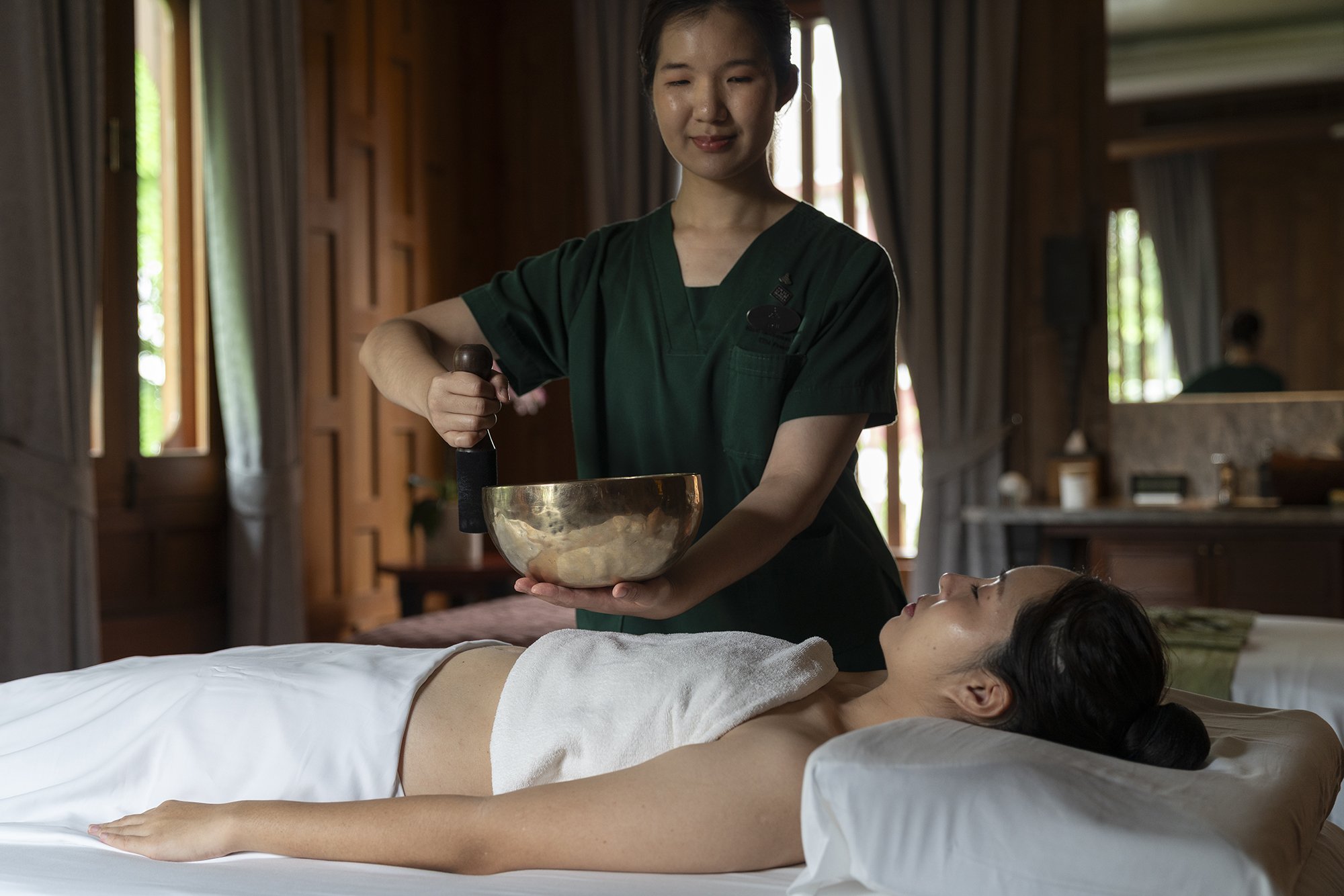 The Sukhothai Bangkok Spa Lifestyle Singing Bowl 03.JPG