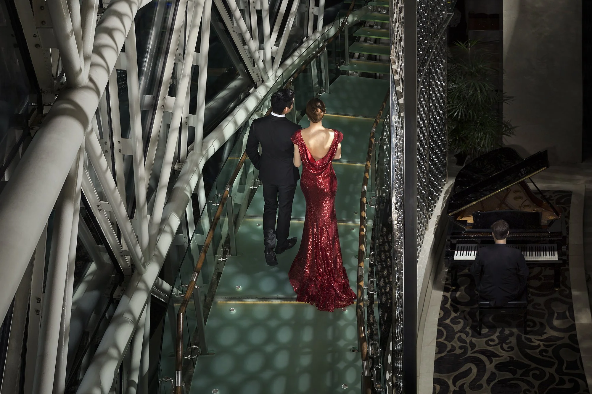 Pullman Bangkok Sukhumvit - Glass Walk 01.JPG