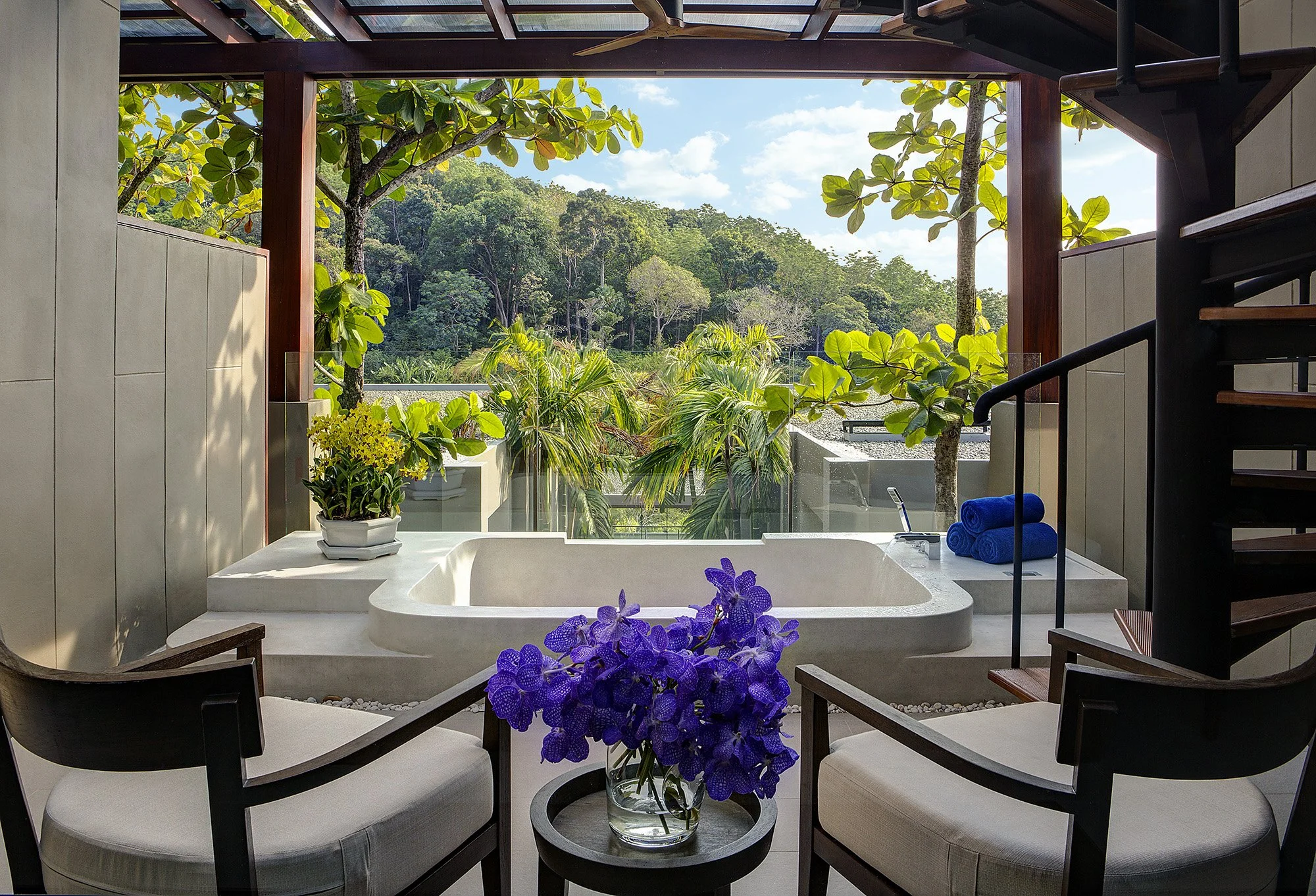 Avista Hideaway Jacuzzi Duplex Jacuzzi Angle 1.jpg