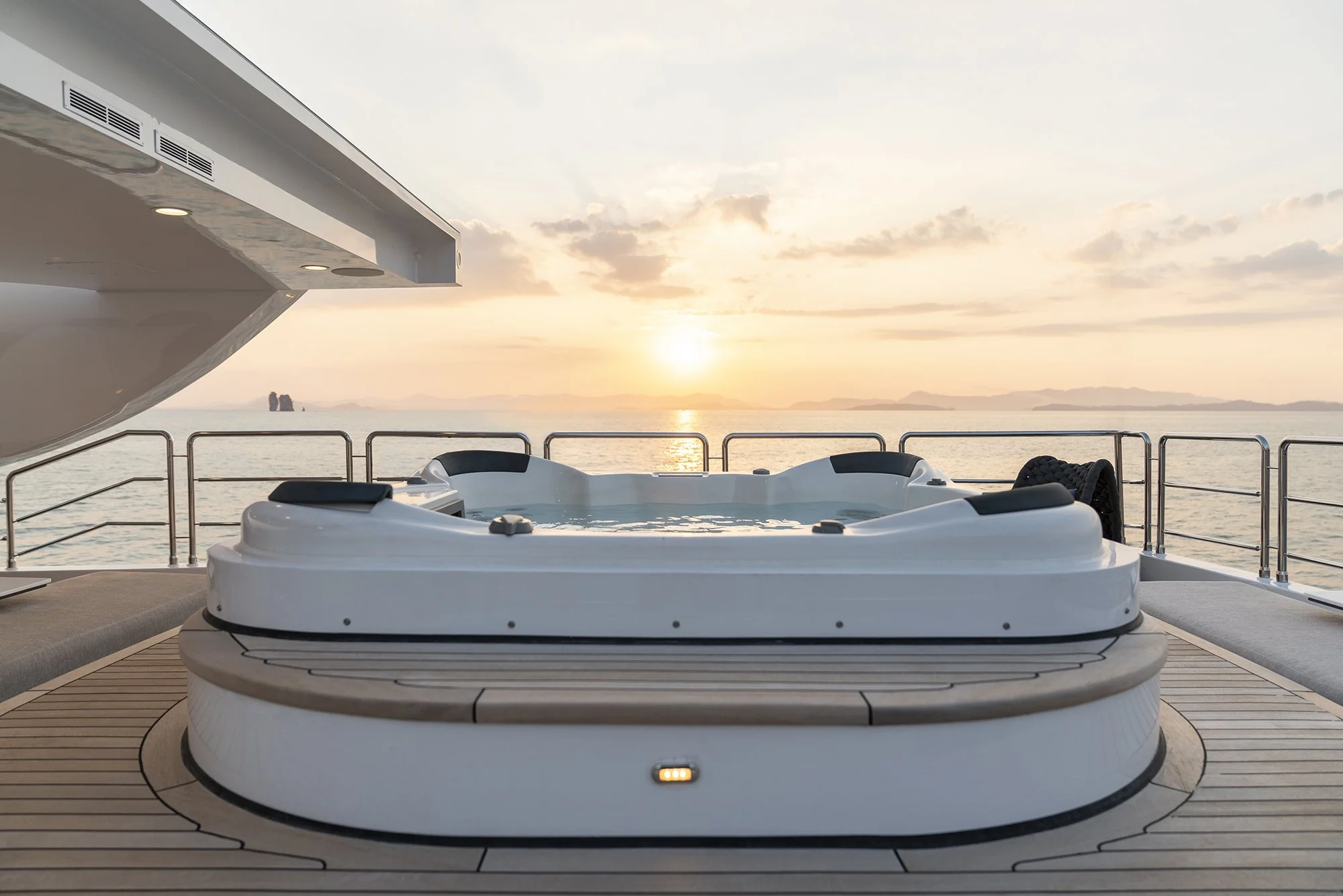 Panakeia Yacht Sun Deck Jacuzzi 02.jpg
