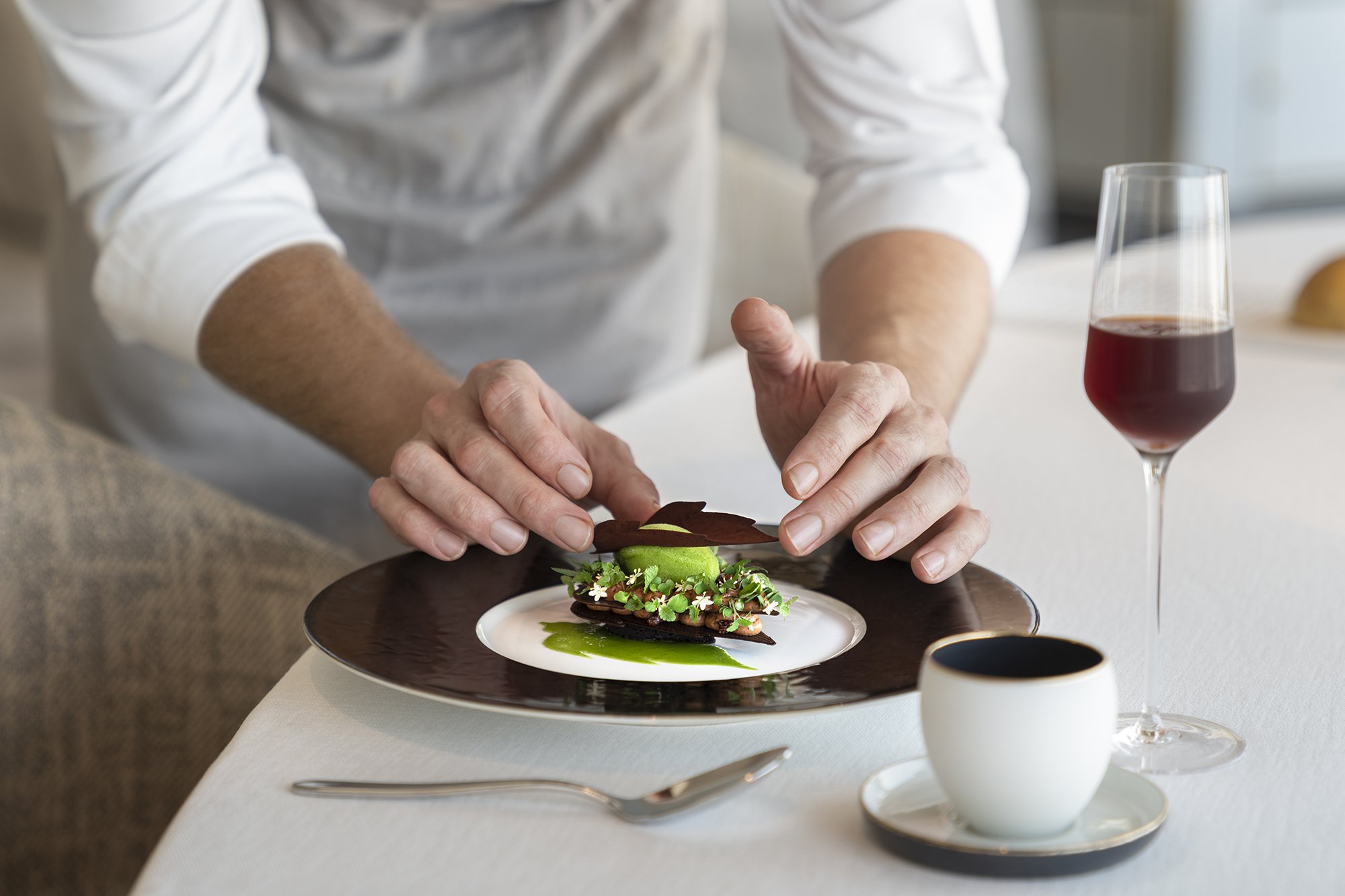 Le Bua - Chef's Table - Crispy Dark Chocolate Fine Leaves 02.jpg