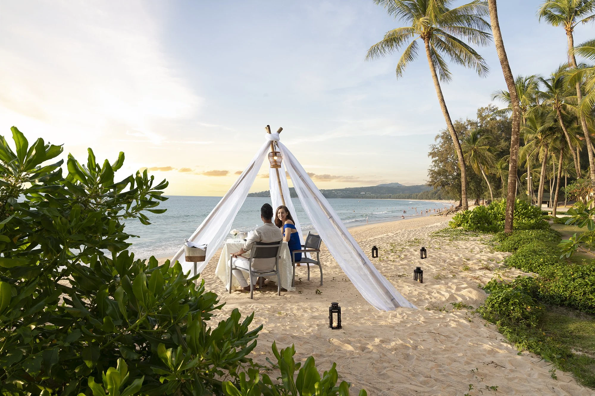 Saii Laguna Phuket - Beach Couple Dinning 01 A.jpg