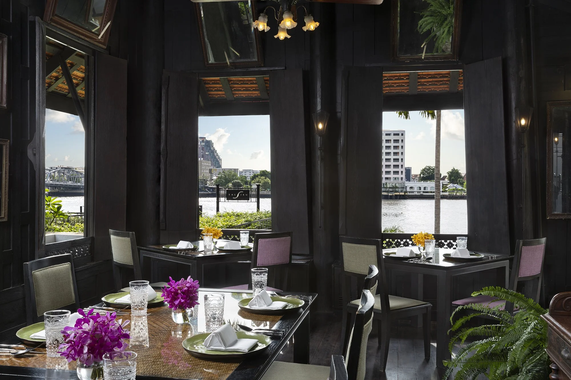 The Siam Chon Upstairs Angle 2.jpg
