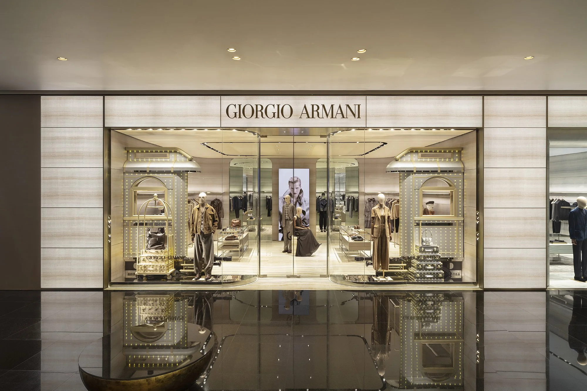 Giorgio Armani ICON SIAM - Exterior 02.jpg