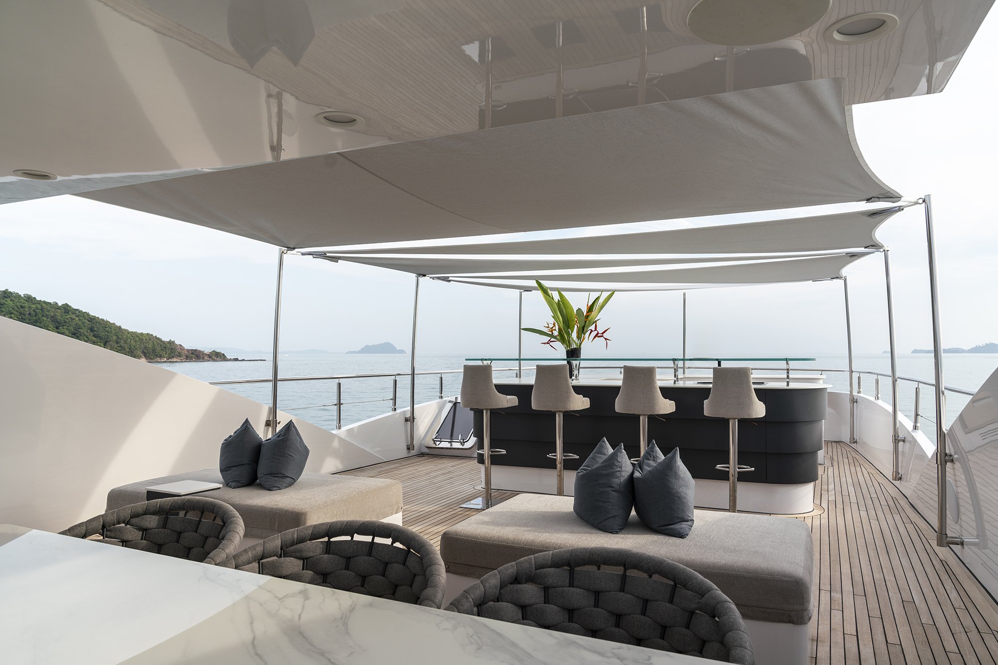 Panakeia Yacht Sun Deck Bar 02.jpg
