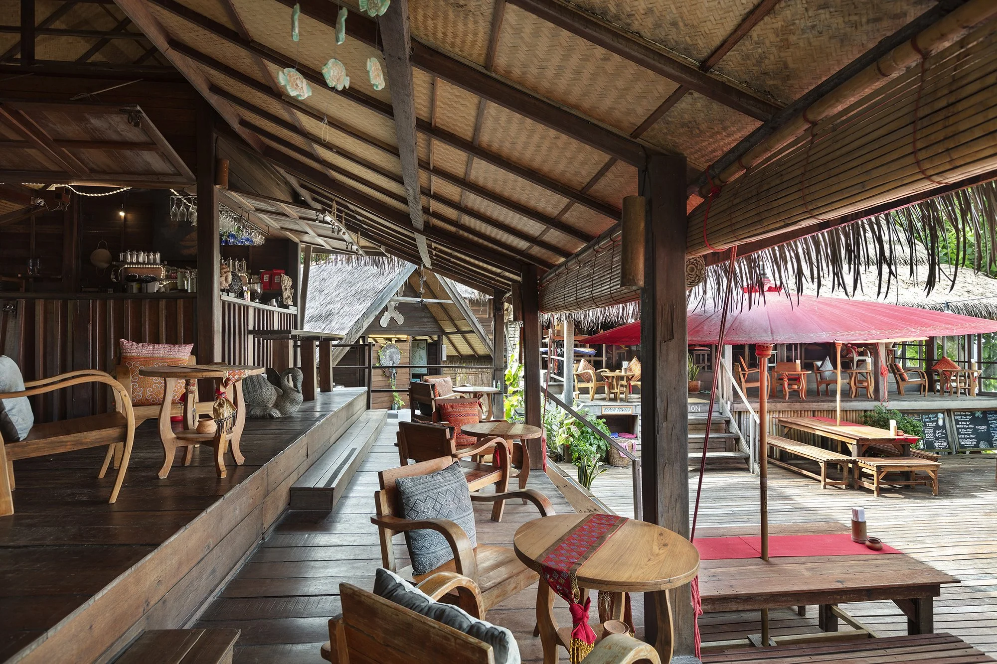 Castaway Resort - Restaurant Angle 1.jpg