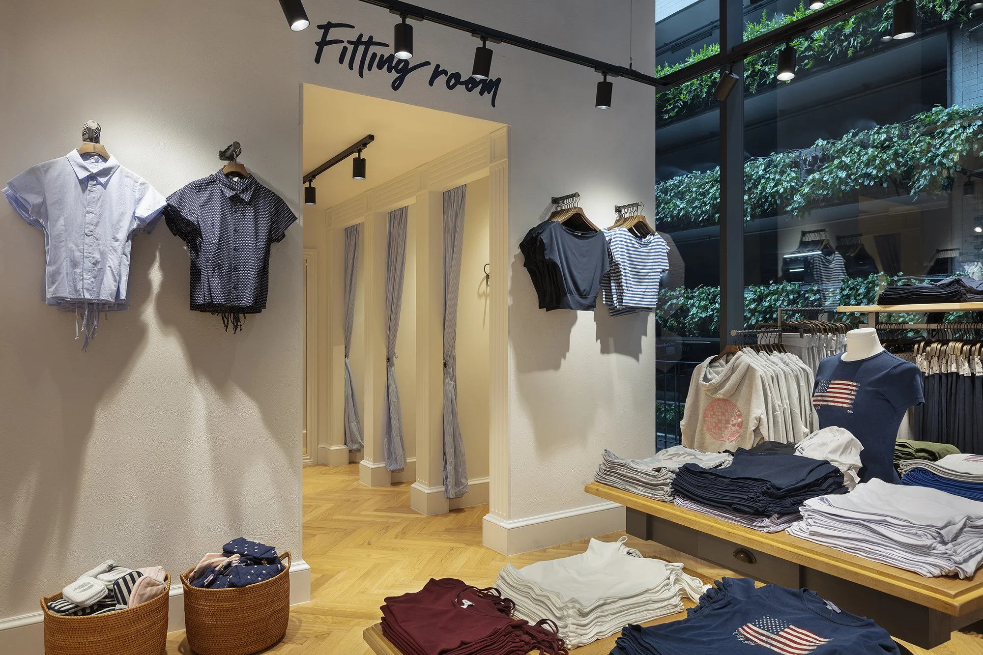 Subdued Store - Siam Center 13.jpg