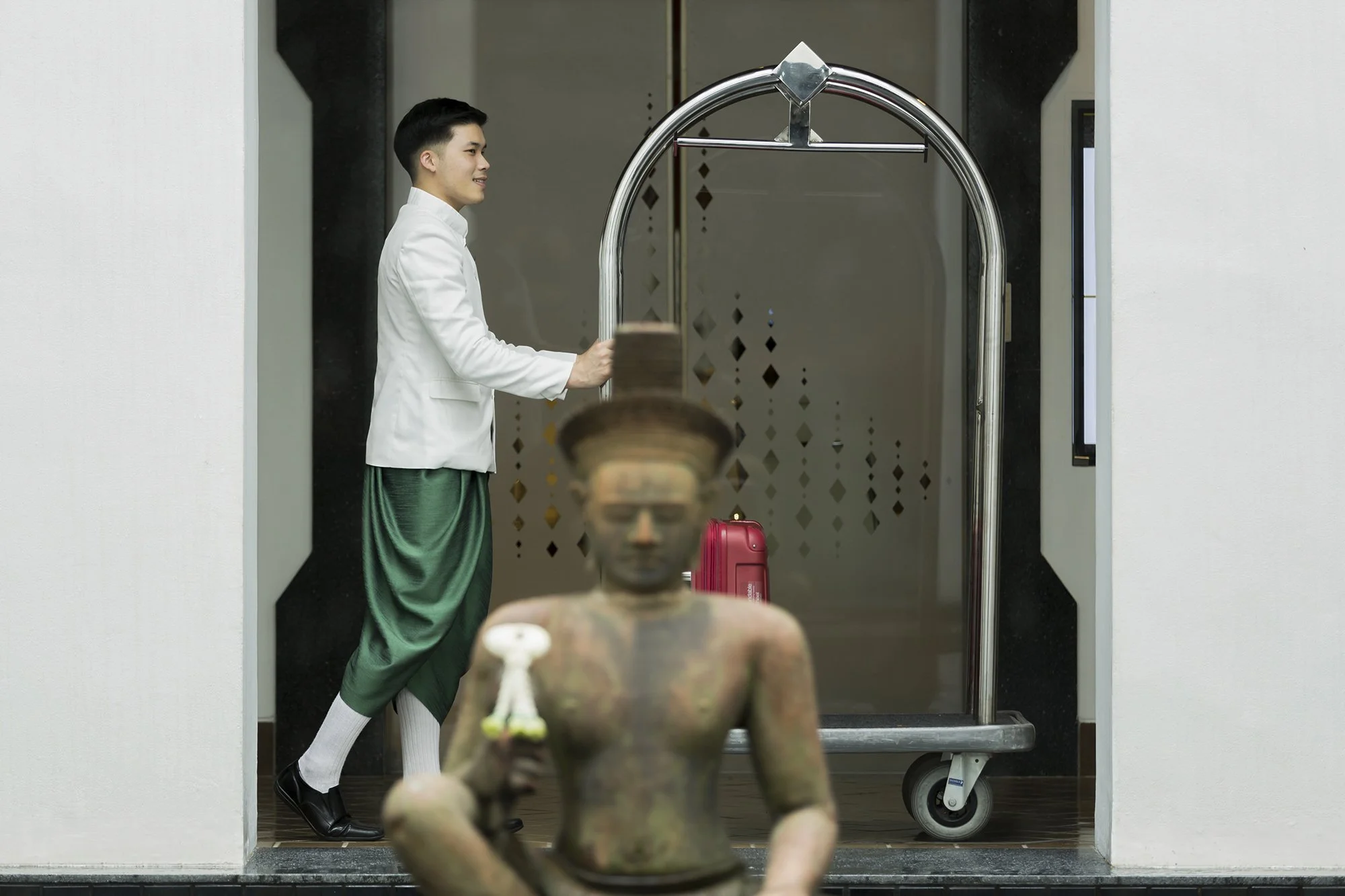 The Sukhothai Bangkok Bellboy 01.JPG