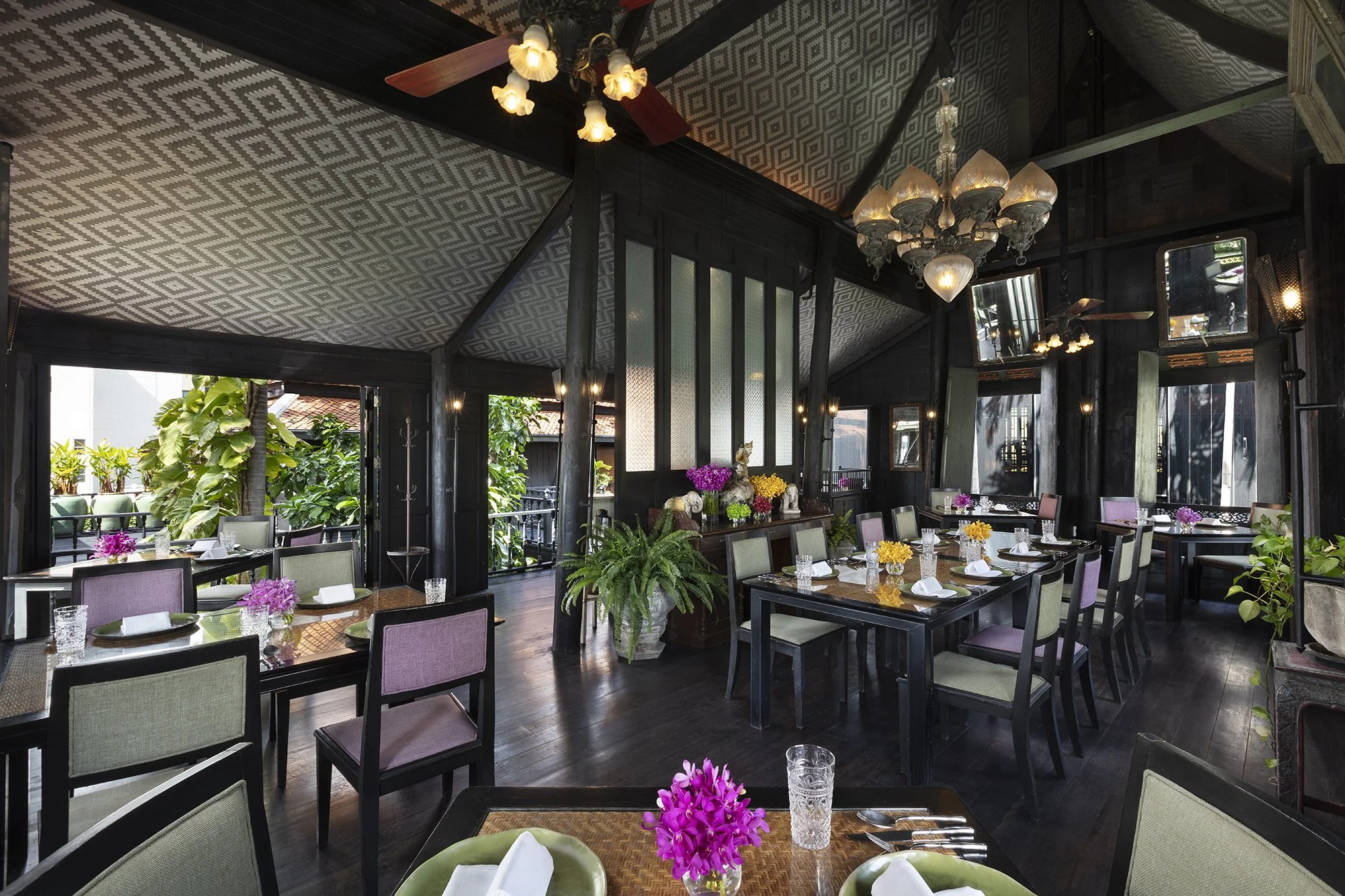 The Siam Chon Upstairs Angle 3.jpg