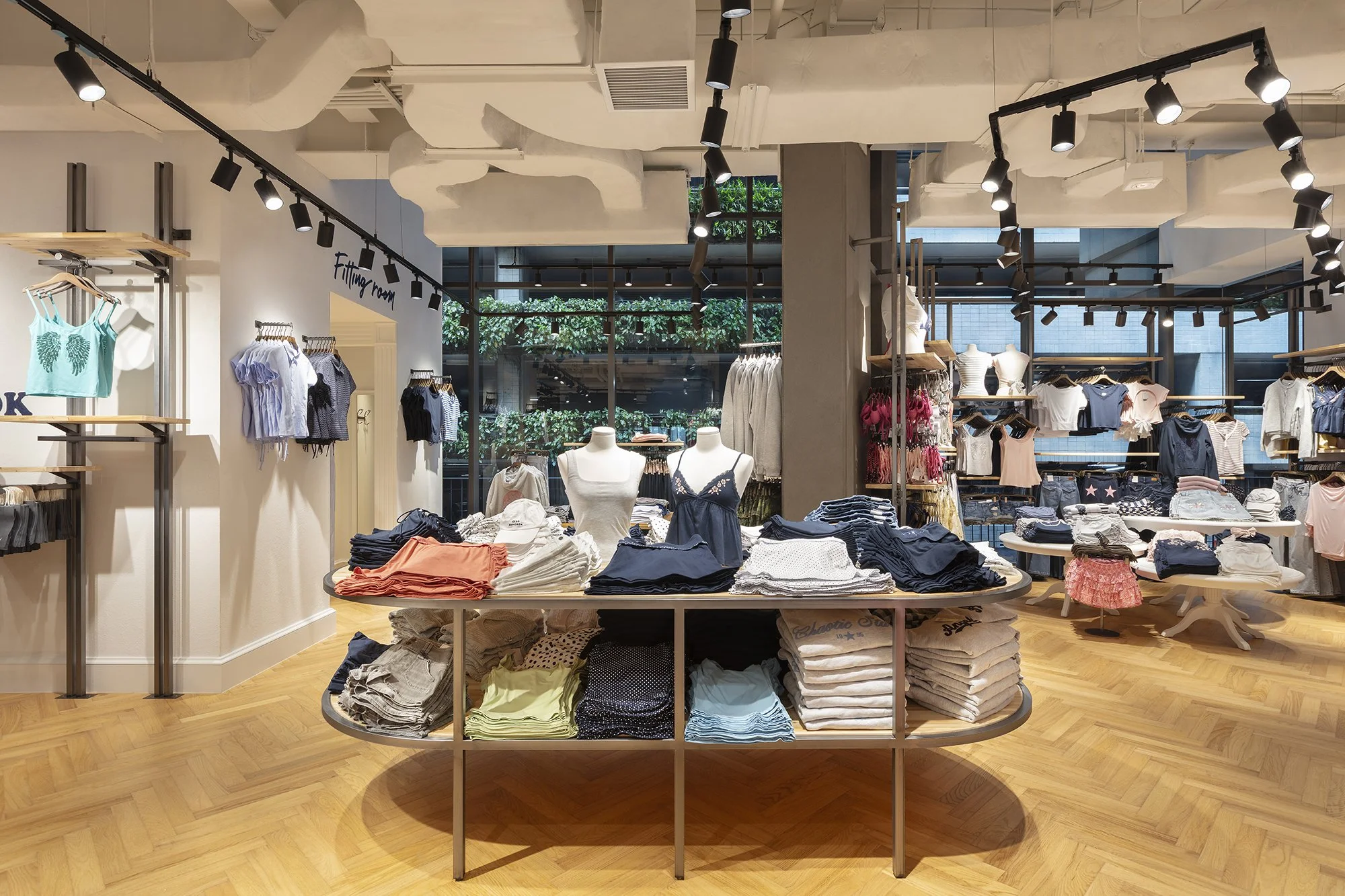 Subdued Store - Siam Center 06.jpg