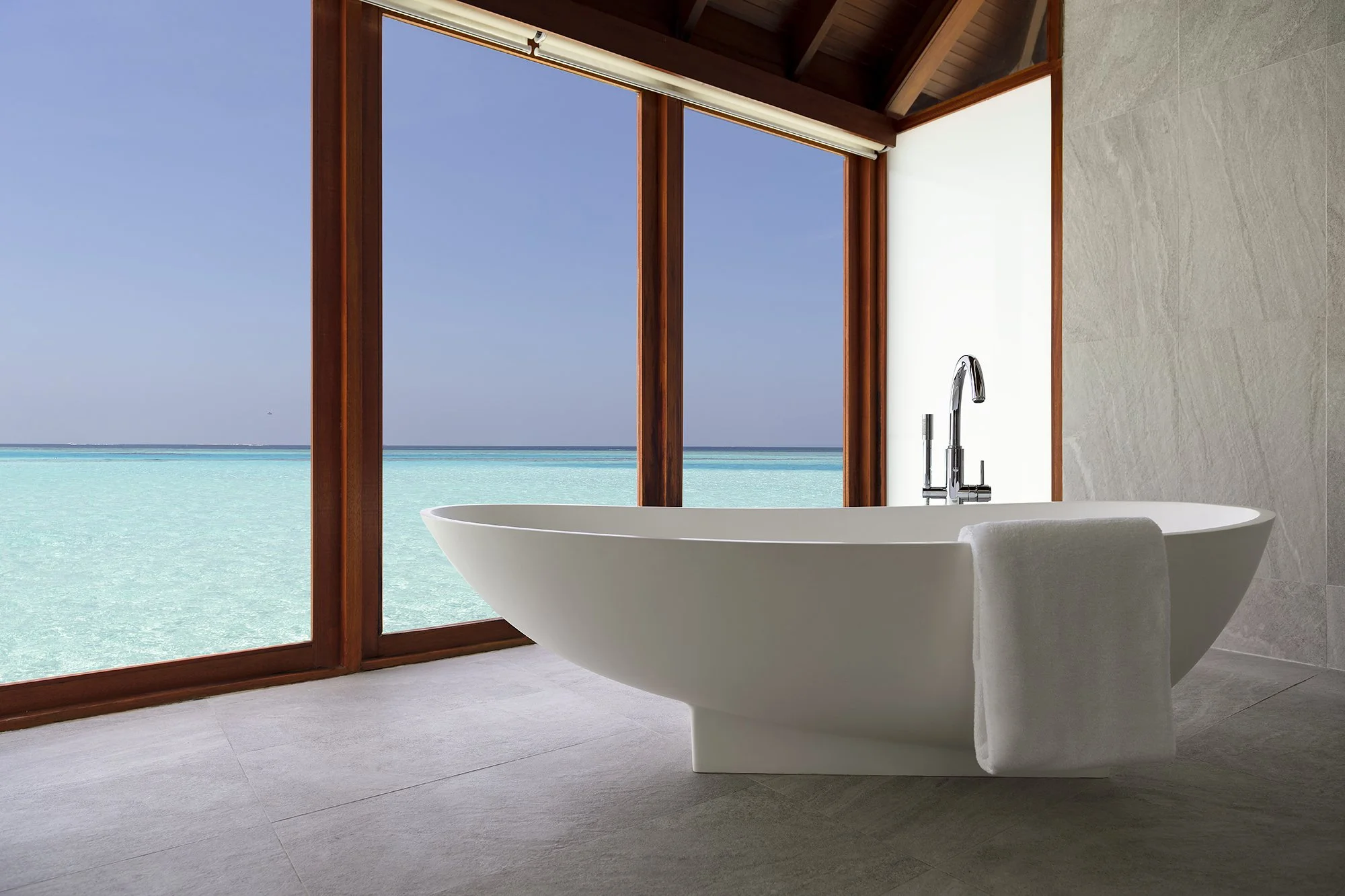 Anantara Dhigu Over Water Suite Bathtub.jpg