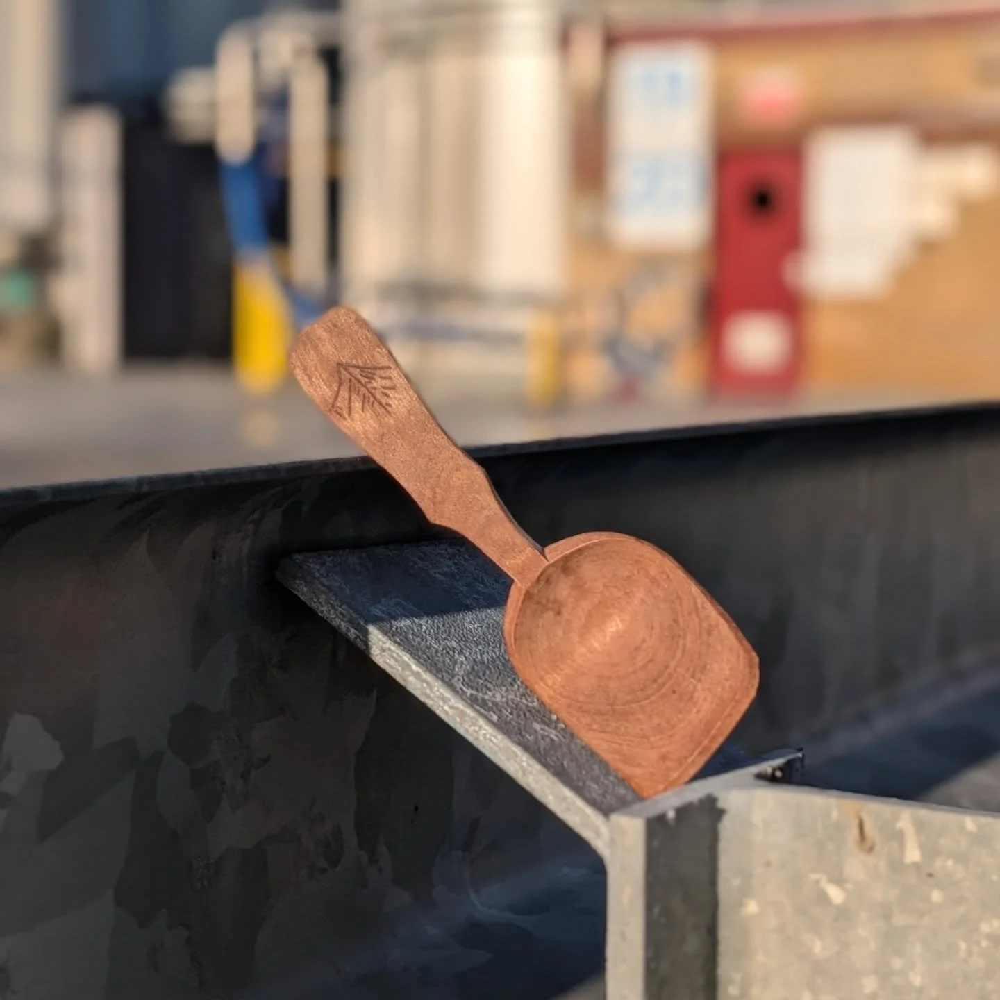 &bull;
Mountains, I love them, even more so than spoons maybe... This specific mountain is the Brienzer Rothhorn, the place where I got married, a mountain I wanted to depict for a while and now have on this lovely baked cherry pocketspoon.
&bull;
&b