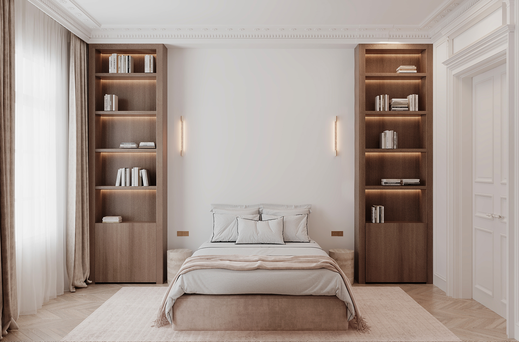 Chambre moderne avec lit, deux étagères en bois avec des livres, rideaux et murs blancs.