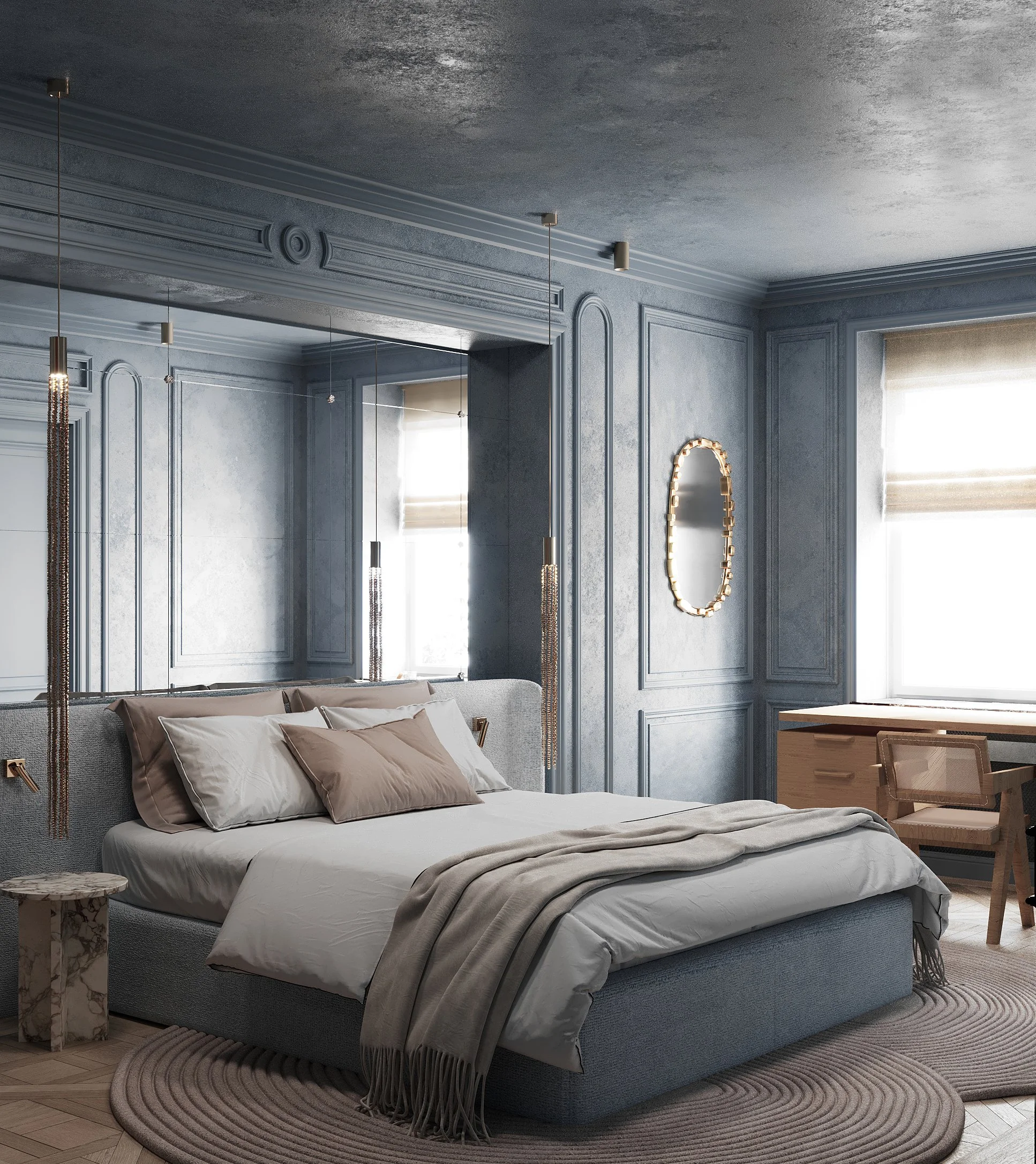 Chambre élégante avec un lit aux draps beiges, un fauteuil en bois, un miroir doré, et des murs gris avec moulures, éclairée par une fenêtre avec rideau beige et un tapis rond rayé.