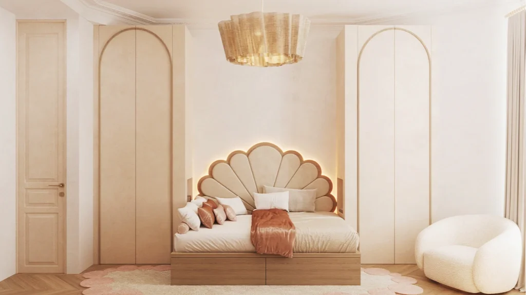Chambre élégante avec un lit à tête de lit en forme de coquillage, des coussins blancs et bruns, un tapis en forme de fleur et un fauteuil blanc rond.