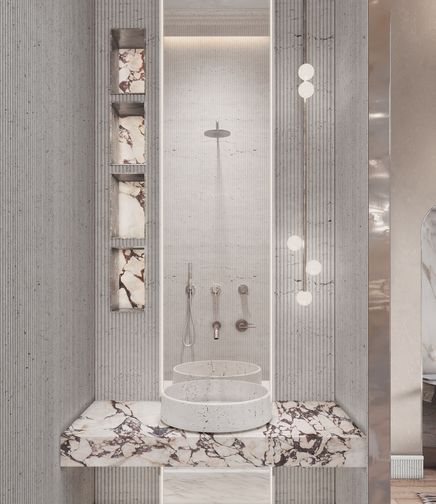 Une salle de bain moderne avec deux lavabos en marbre blanc, un mur en béton clair, étagères encastrées en marbre avec motifs veiné, un plafond avec une pluie de douche suspendue, et une bibliothèque avec des lampes suspendues en forme de sphère.