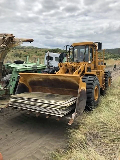 Track matts on the move from back to front.
