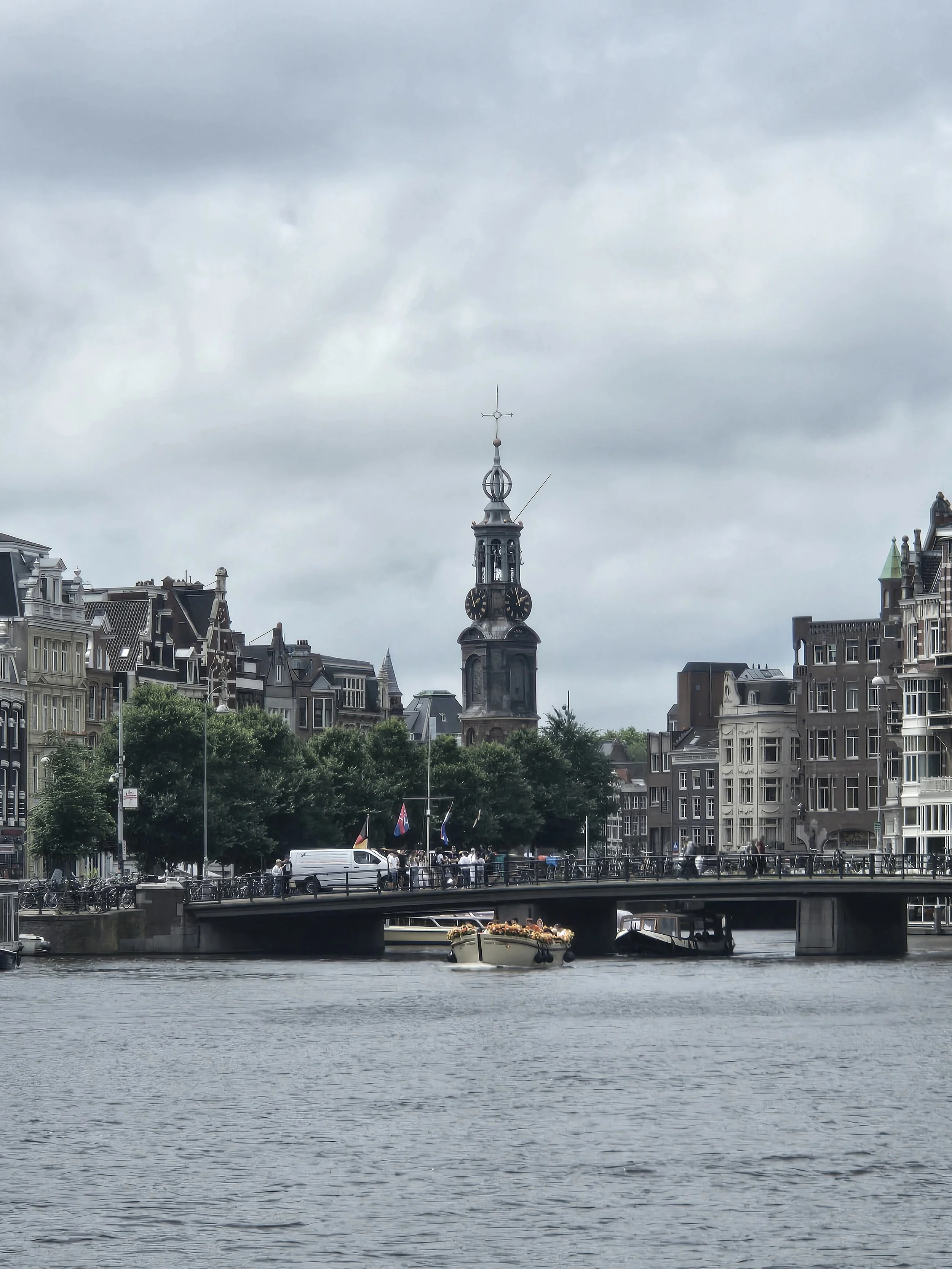 Amstel river. Munttoren.