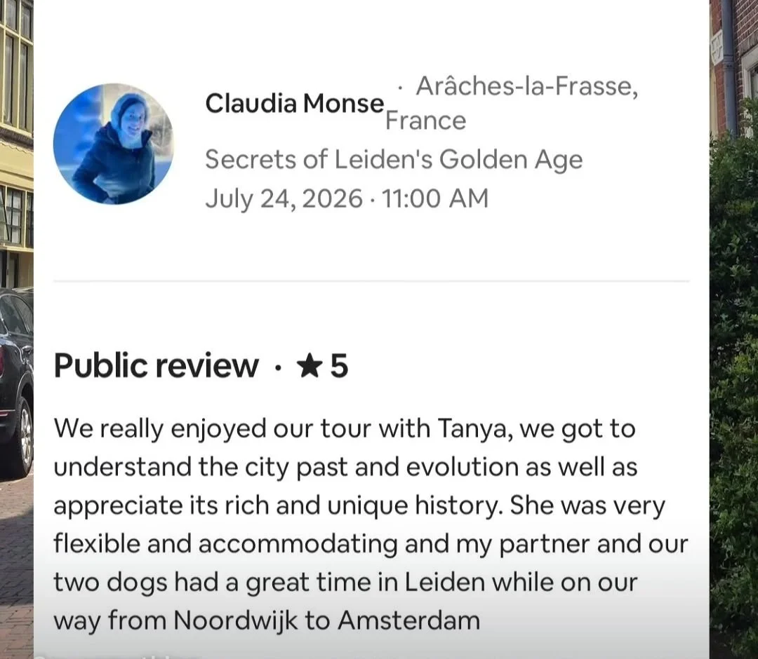 Guest review praising the stories and small-group experience on a Leiden walking tour