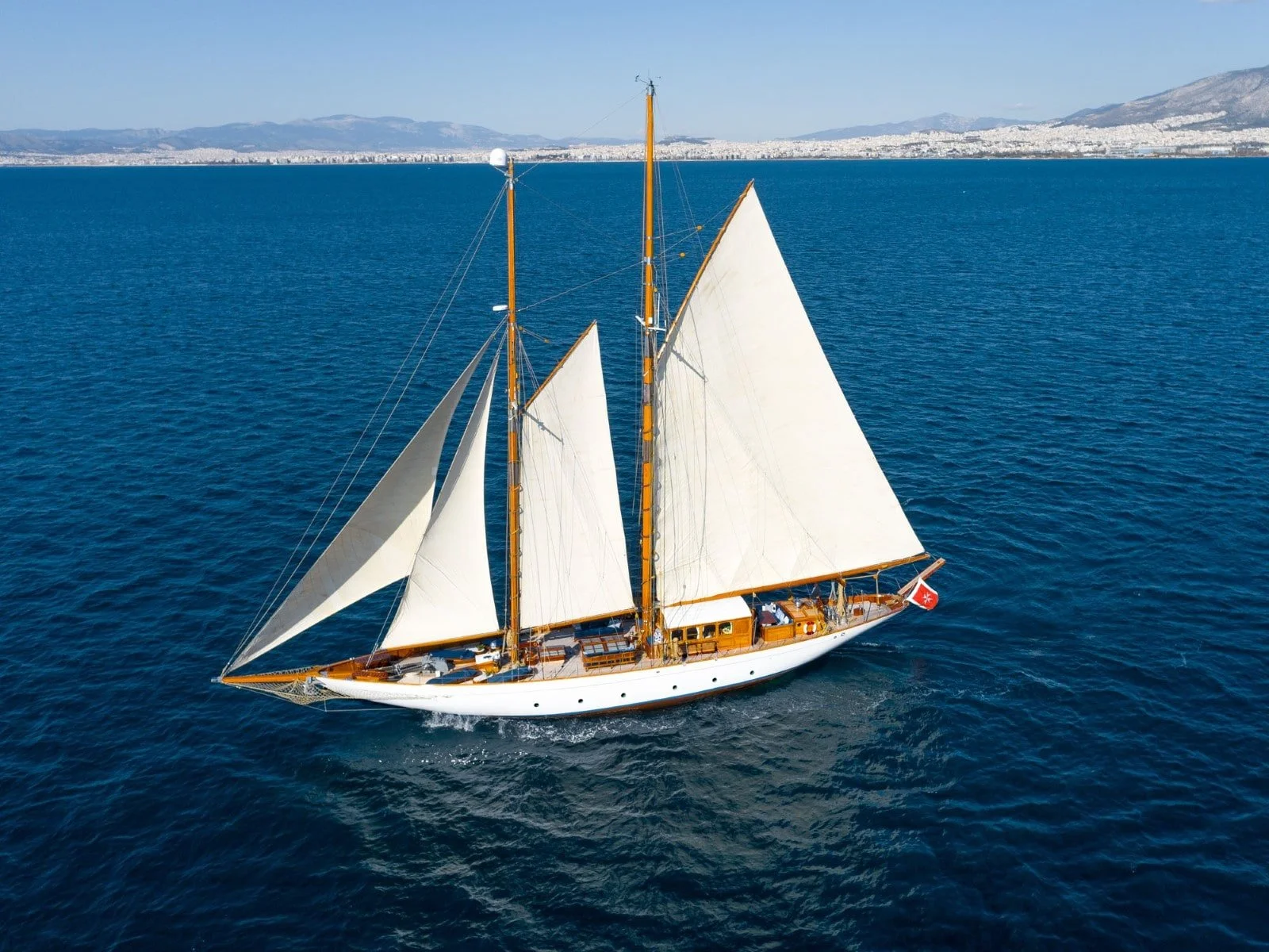 Weatherbird | 8 guests | 4 cabins | 30m