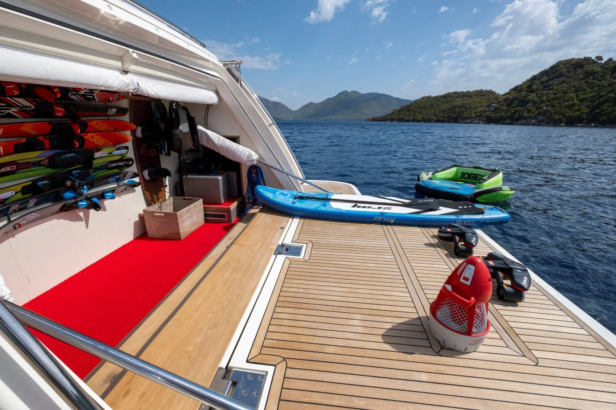 Astarte-Ferretti-motor-yacht-aft-valef-yachts (23)-min.jpg