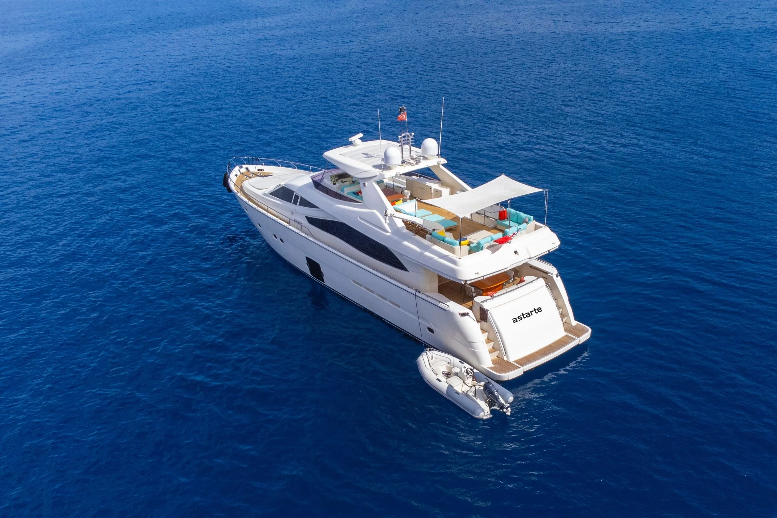 Astarte-Ferretti-profile-Valef-Yachts (4)-min.jpg