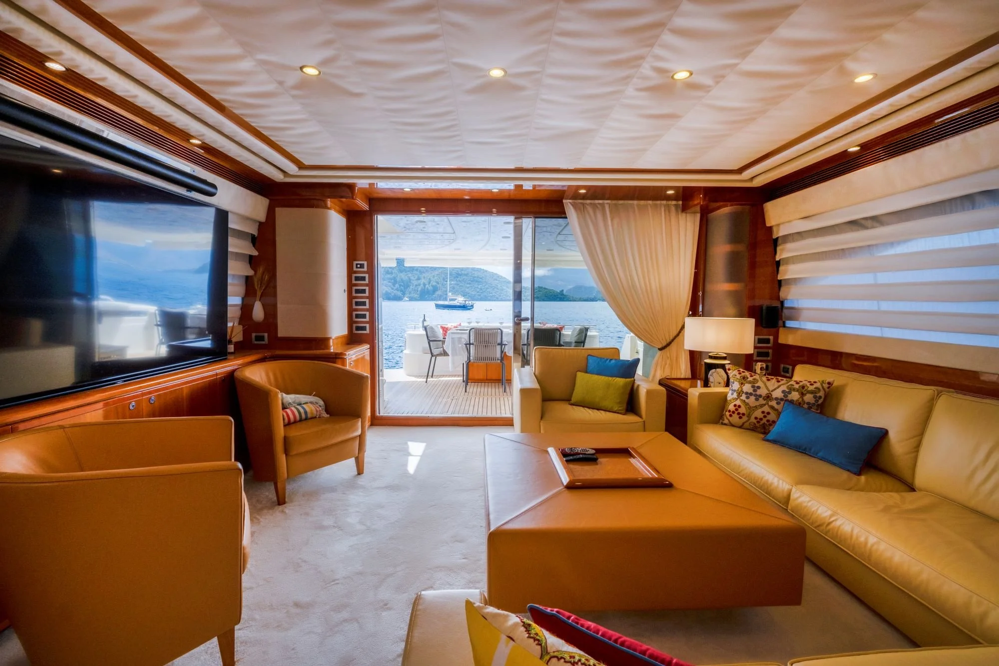 Astarte-Ferretti-motor-yacht-valef-yachts (34)-min.jpg