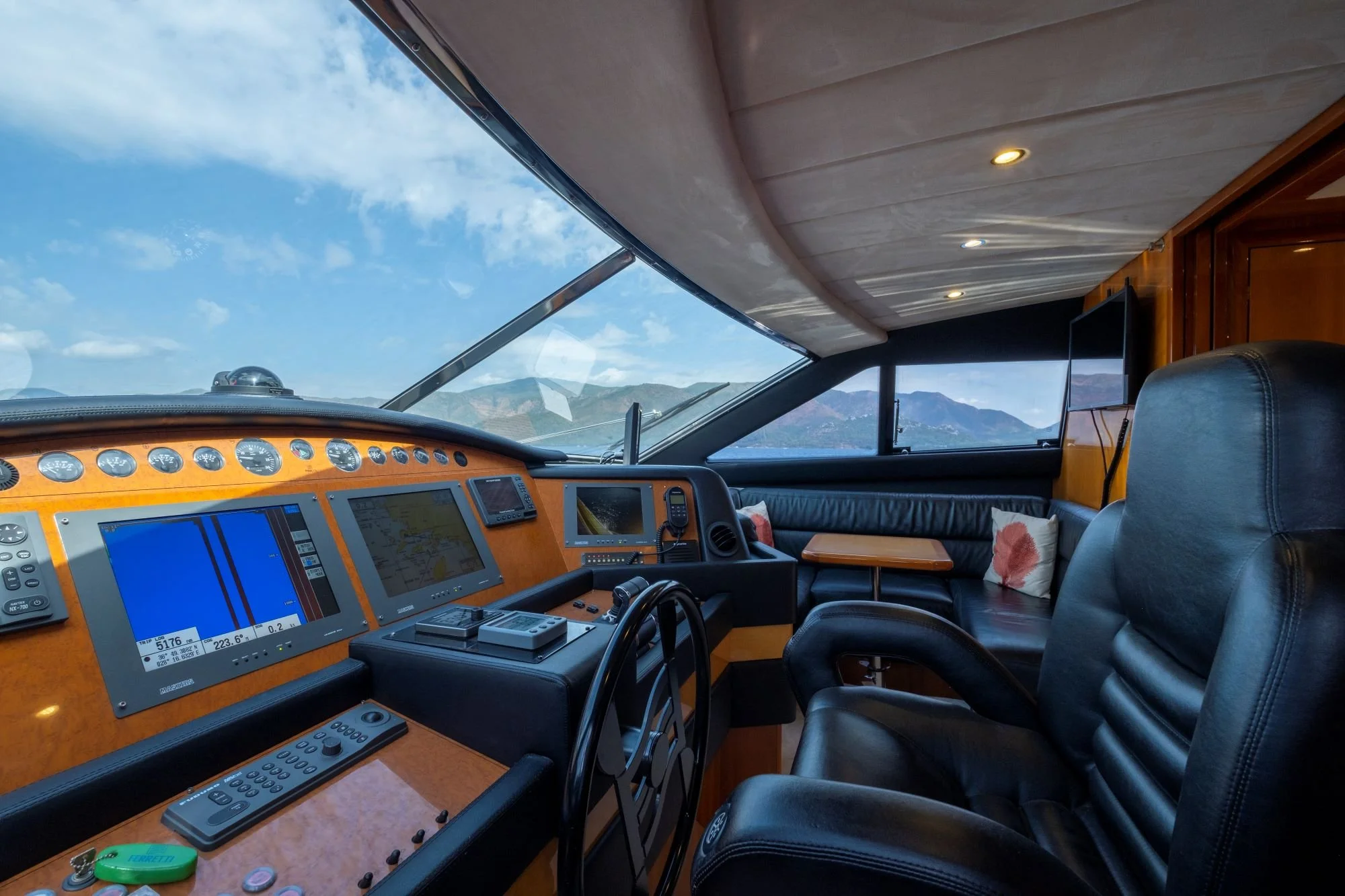 Astarte-Ferretti-motor-yacht-valef-yachts (37)-min.jpg