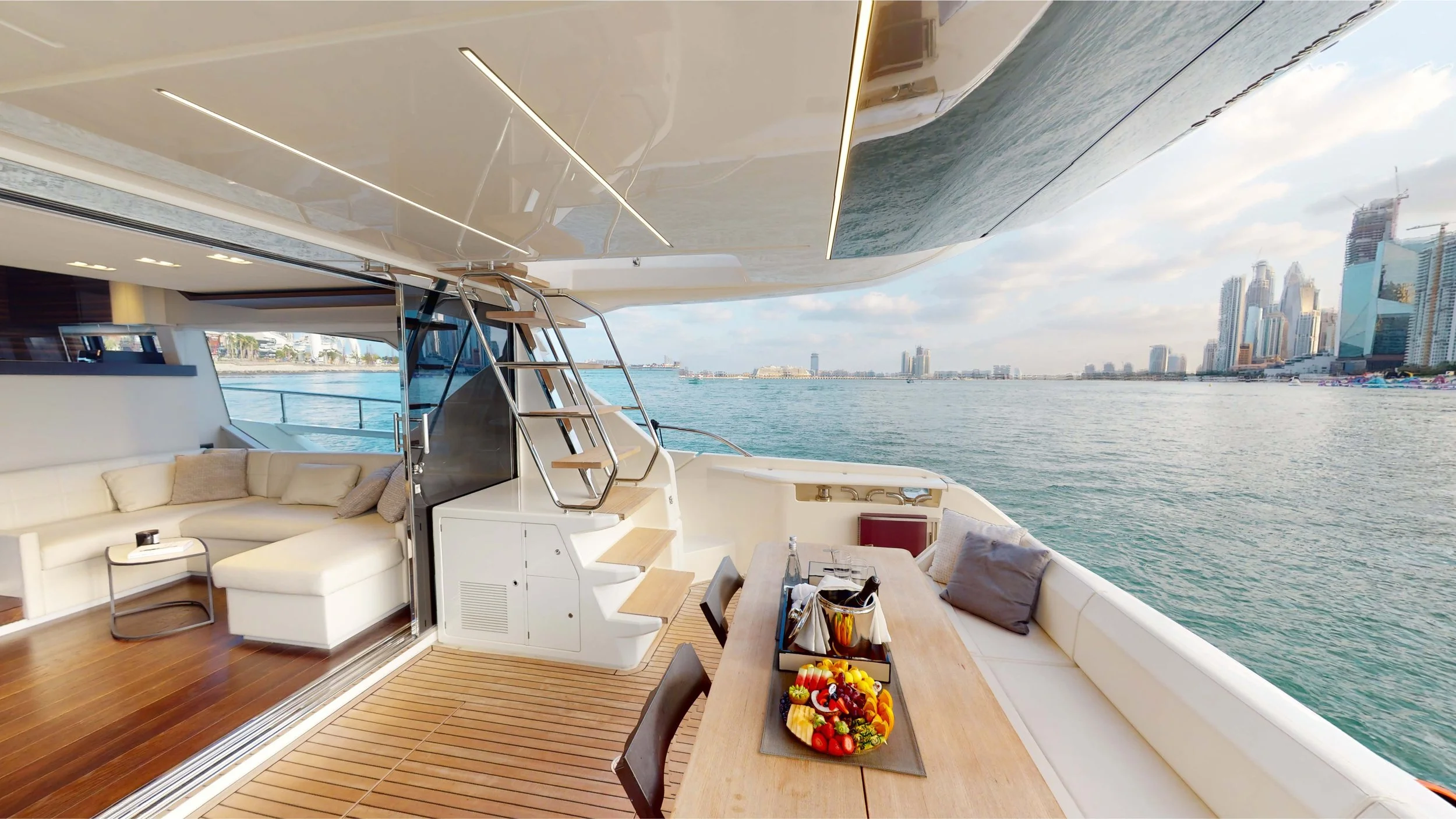 6D-Ferretti 70.jpg