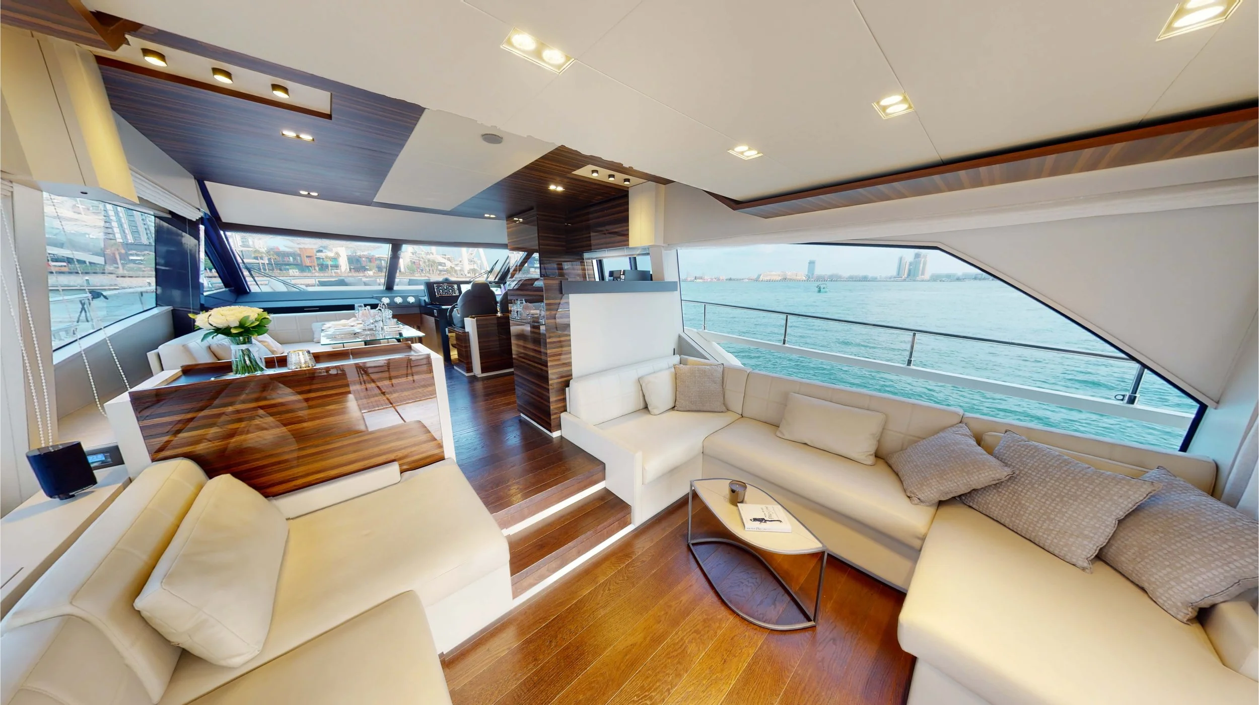 9D-Ferretti 70.jpg