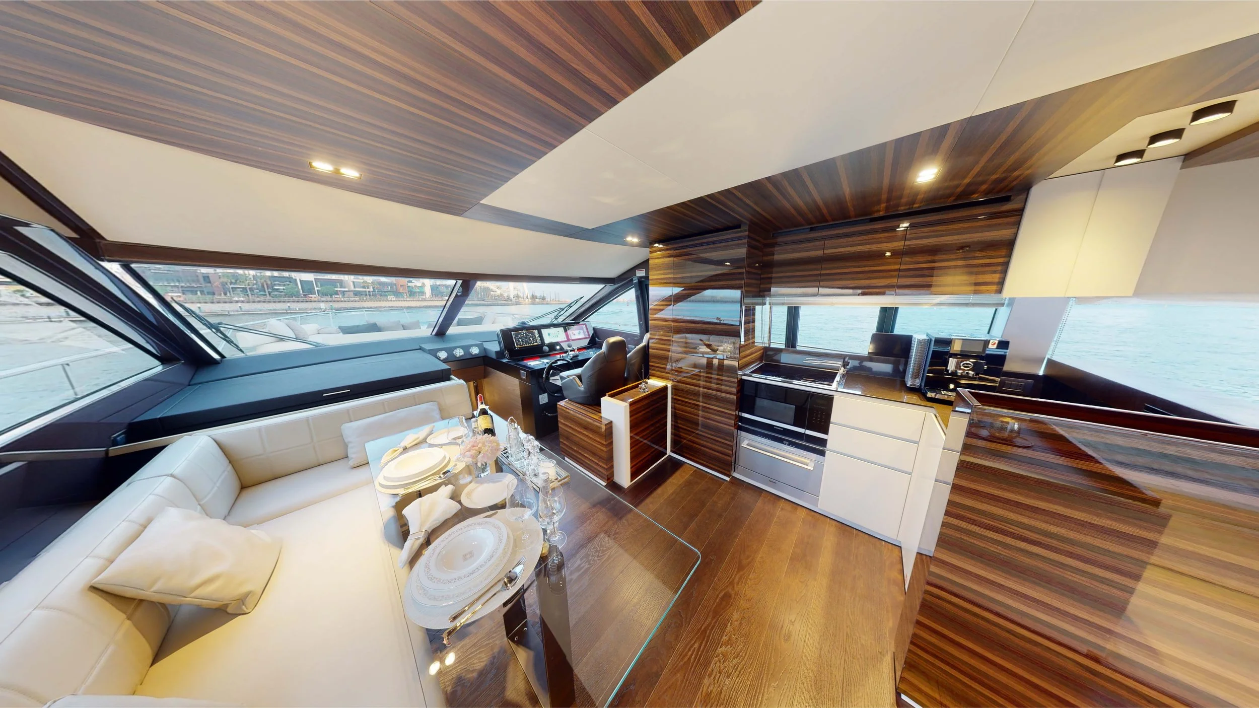 10D-Ferretti 70.jpg