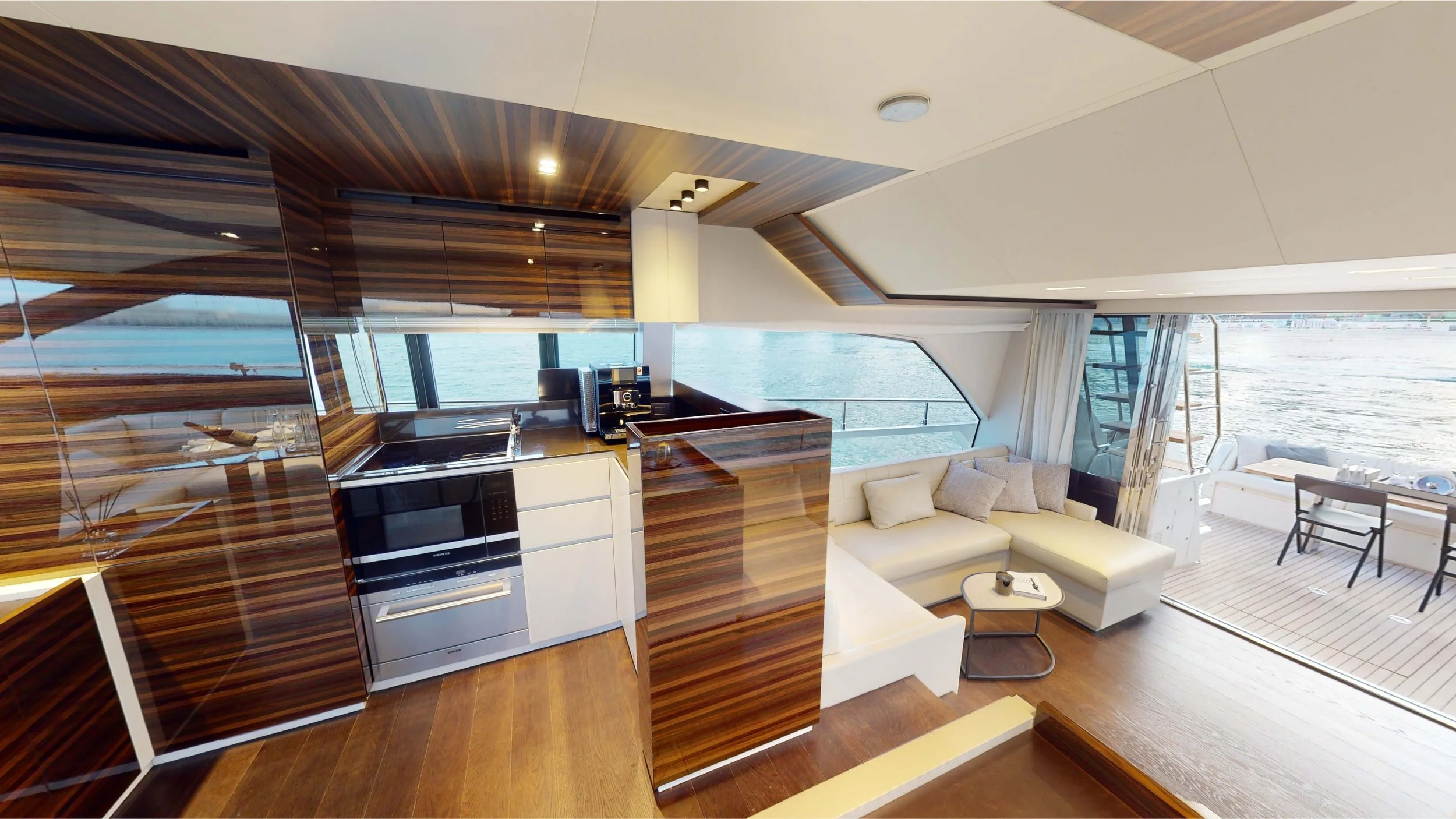 13D-Ferretti 70.jpg