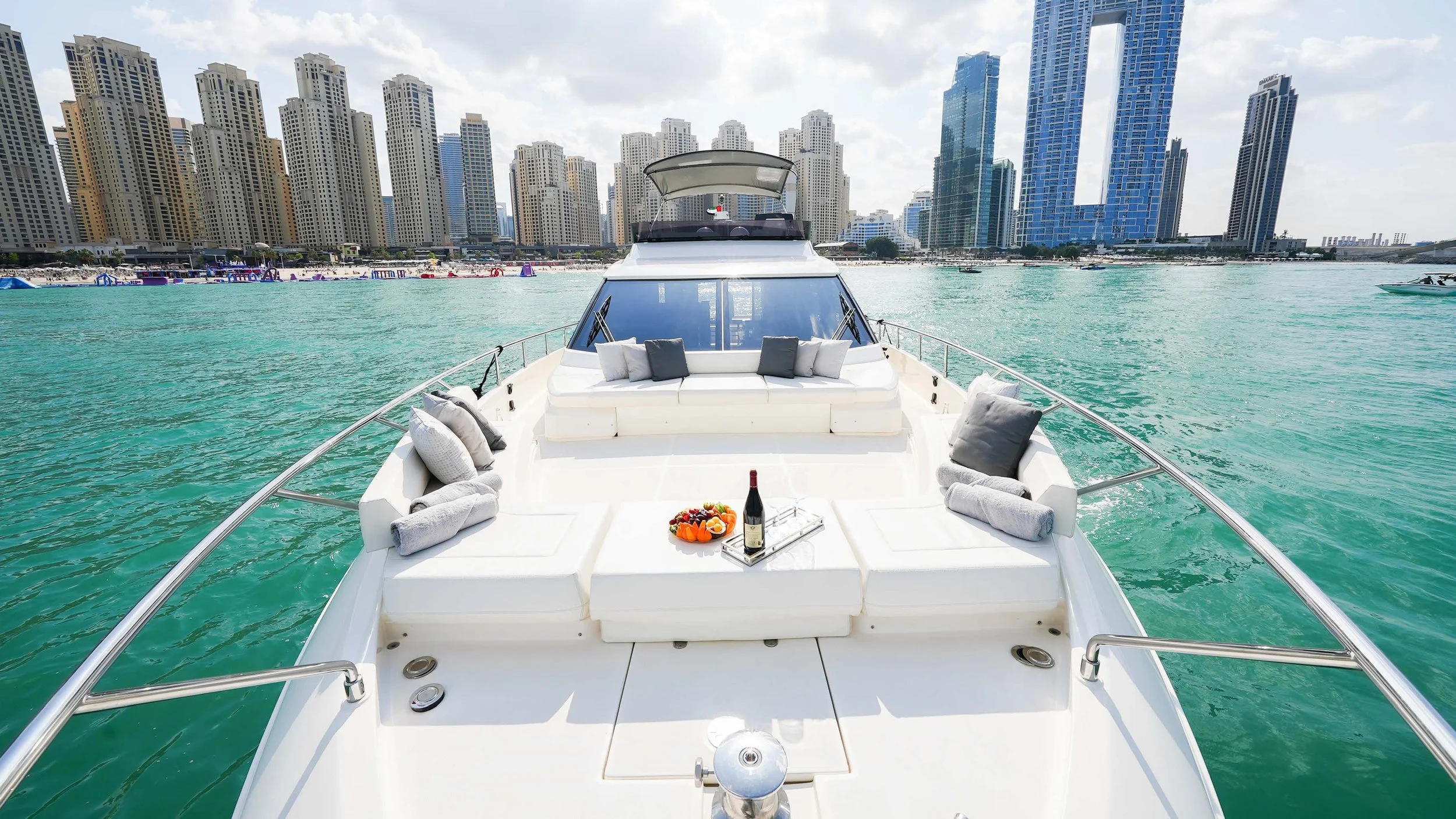 24D-Ferretti 70.jpg